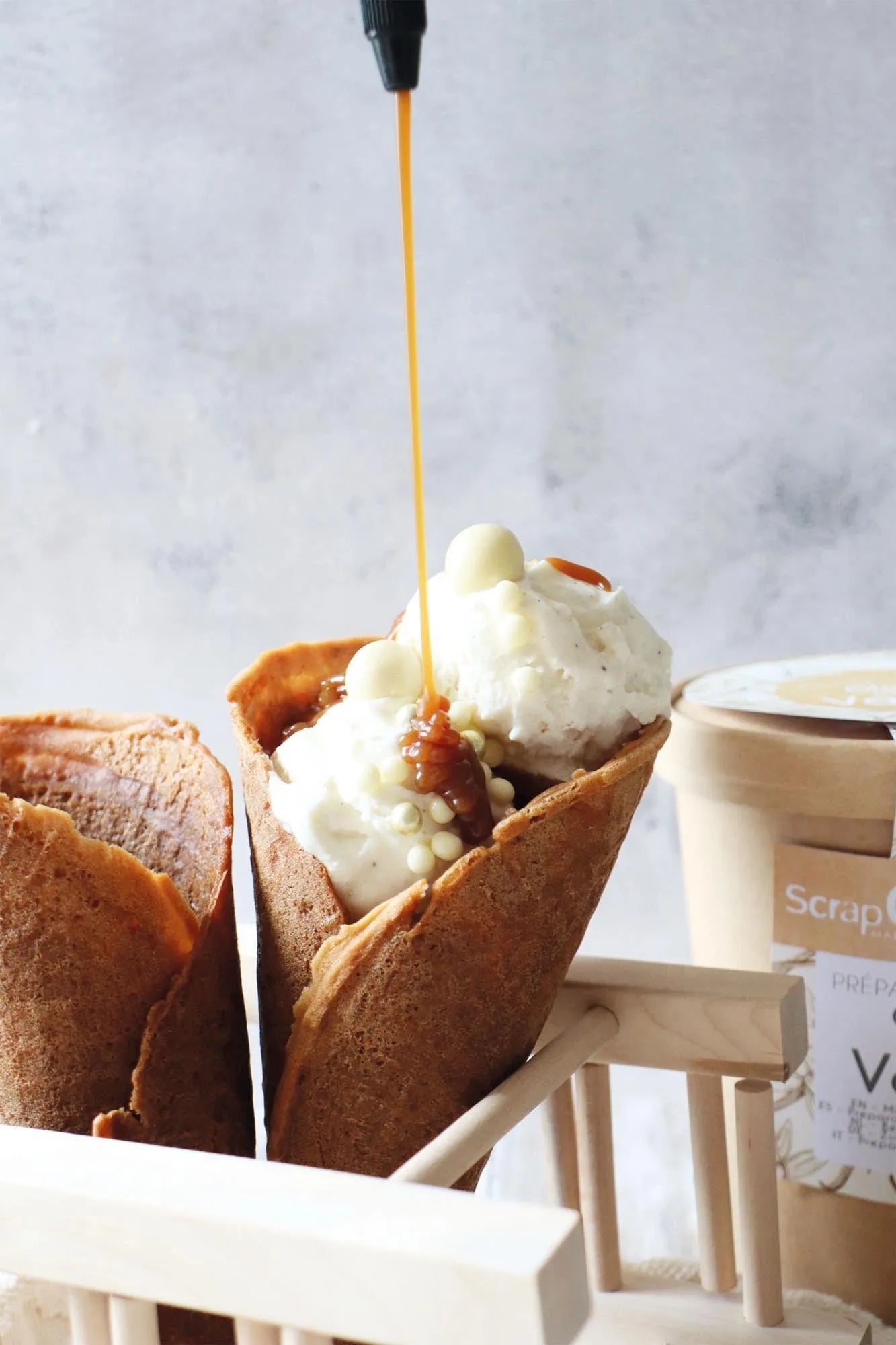 Vanille-Eiscreme-Mischung von Scrap Cooking, 145g. Einfach zuzubereiten, für cremigen Genuss und hausgemachten Geschmack.