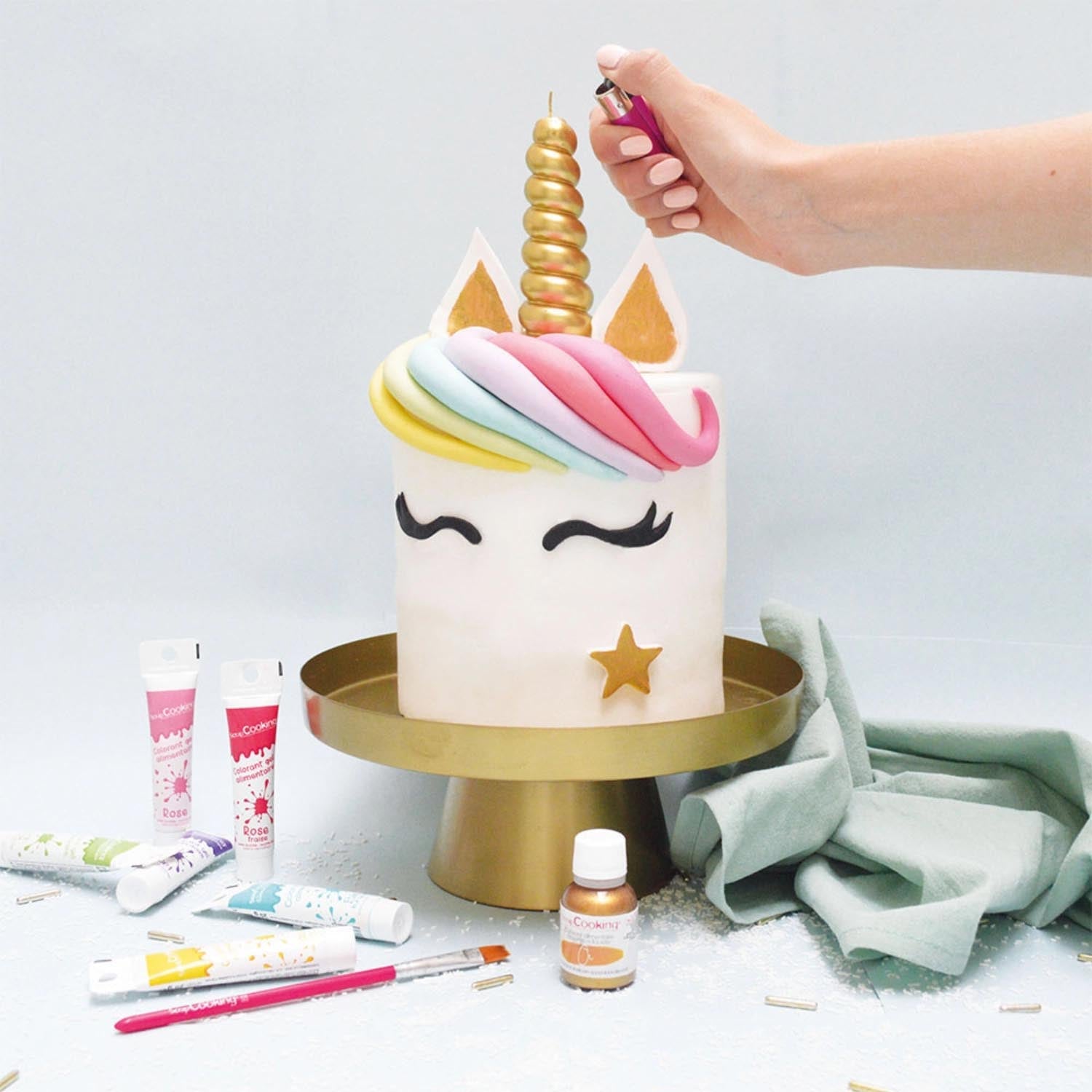 Rollfondant weiß von Scrap Cooking, 400g. Ideal für Tortendekorationen, leicht formbar und perfekt für kreative Backideen.