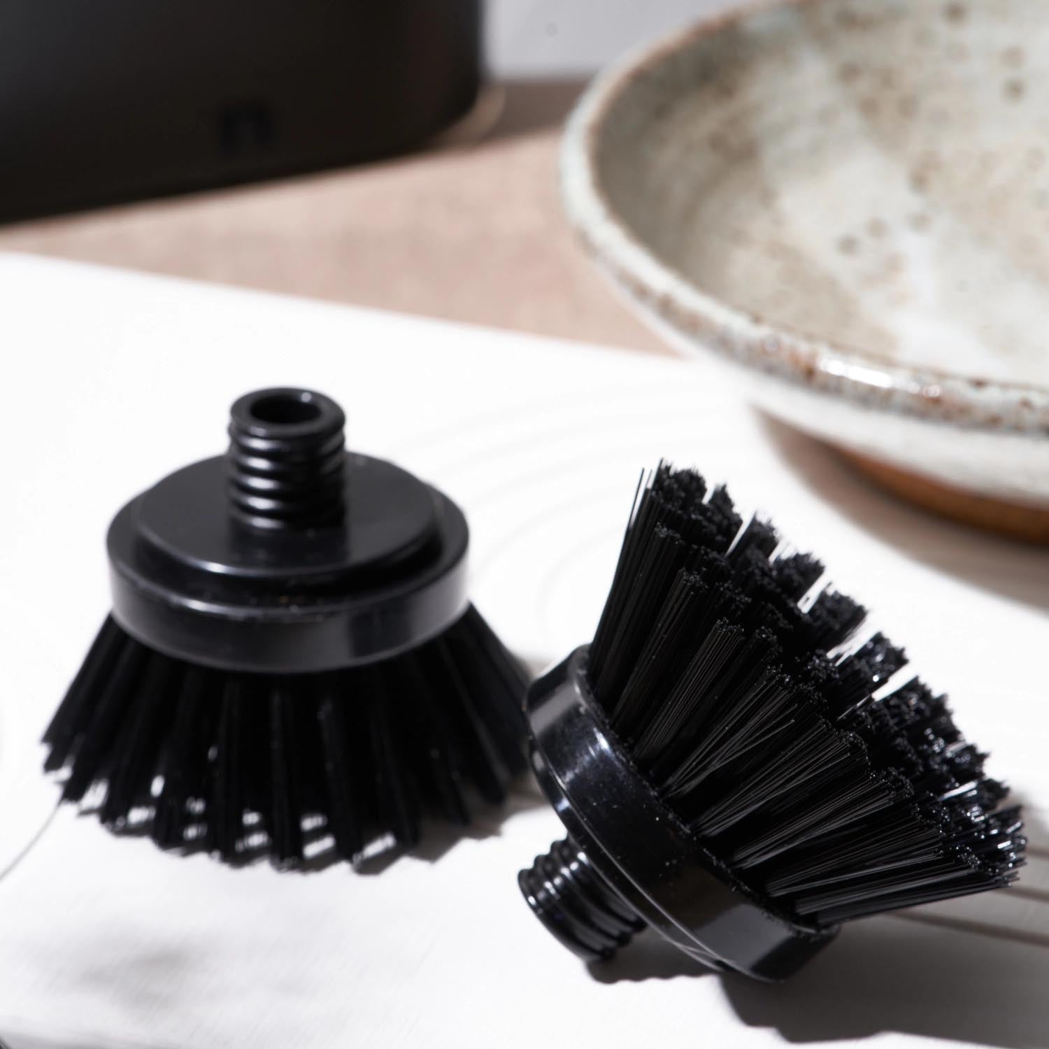 Set aus 2 robusten Kunststoff-Wechselbürsten von Nordesign, Maße: H5.5cm B12cm T6.5cm, ideal für vielseitige Anwendungen.