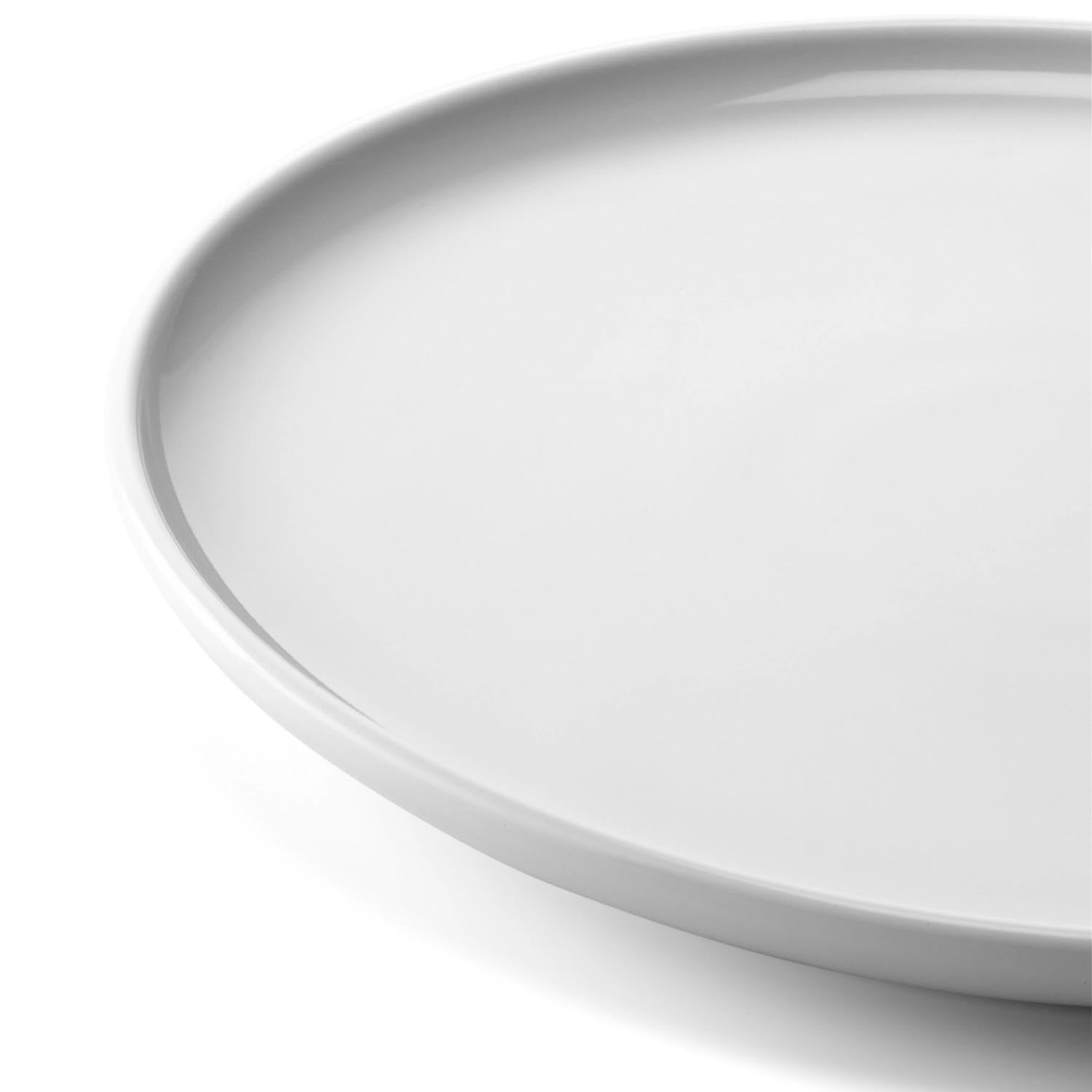 Set aus zwei flachen, weißen Tellern (20 cm) von LSA, perfekt für elegante Tischgestaltung und vielseitige Einsatzmöglichkeiten.