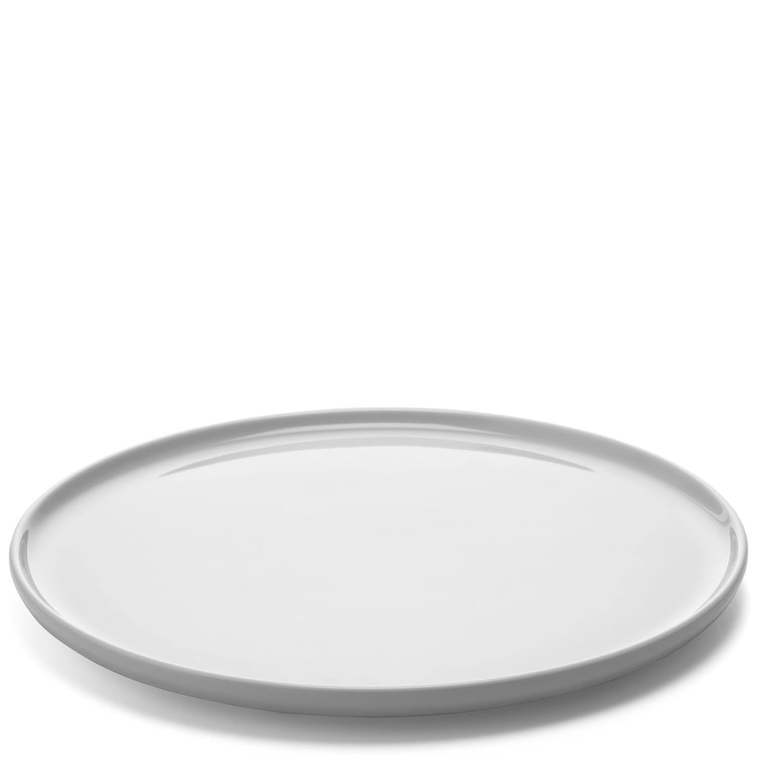 Set aus zwei flachen Tellern, 24 cm, aus hochwertigem weißem Porzellan von LSA. Perfekt für elegante Tischarrangements.
