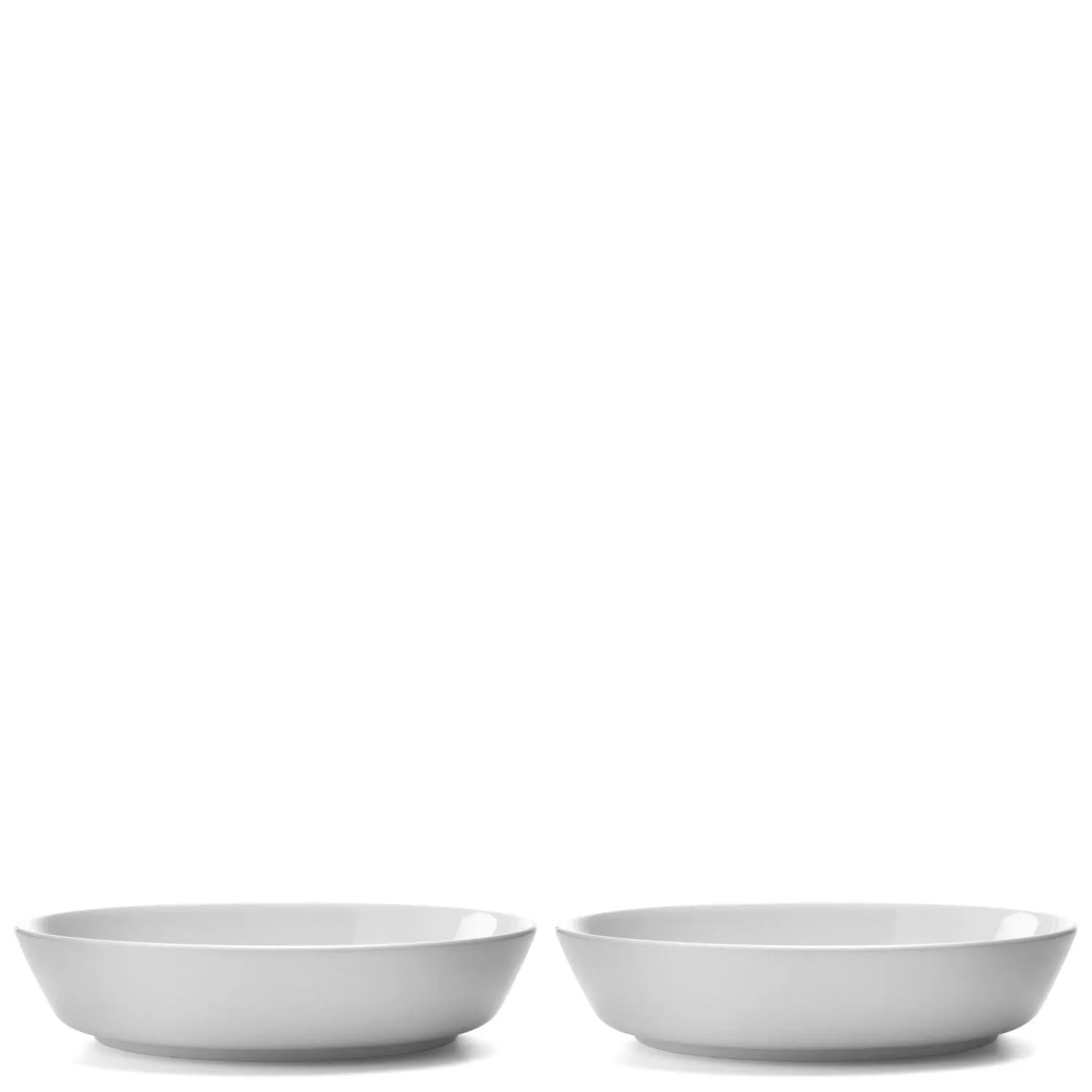 Elegantes 2er Set tiefer Teller (20 cm) von LSA, aus hochwertigem weißen Porzellan, ideal für stilvolle Tischdekoration.