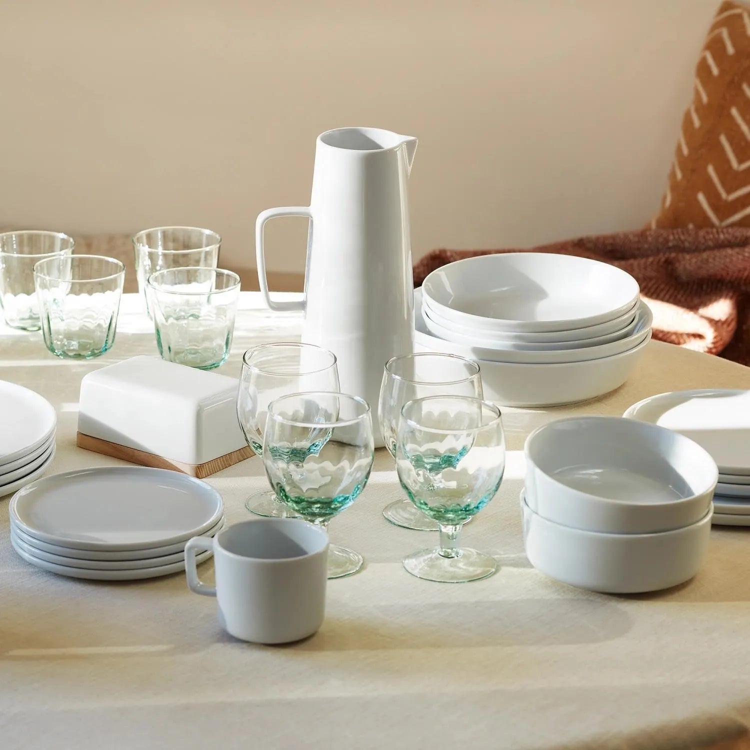 Set aus 2 tiefen Tellern (20 cm) aus weißem Porzellan von LSA, perfekt für elegante Tischgestaltung und vielseitige Gerichte.