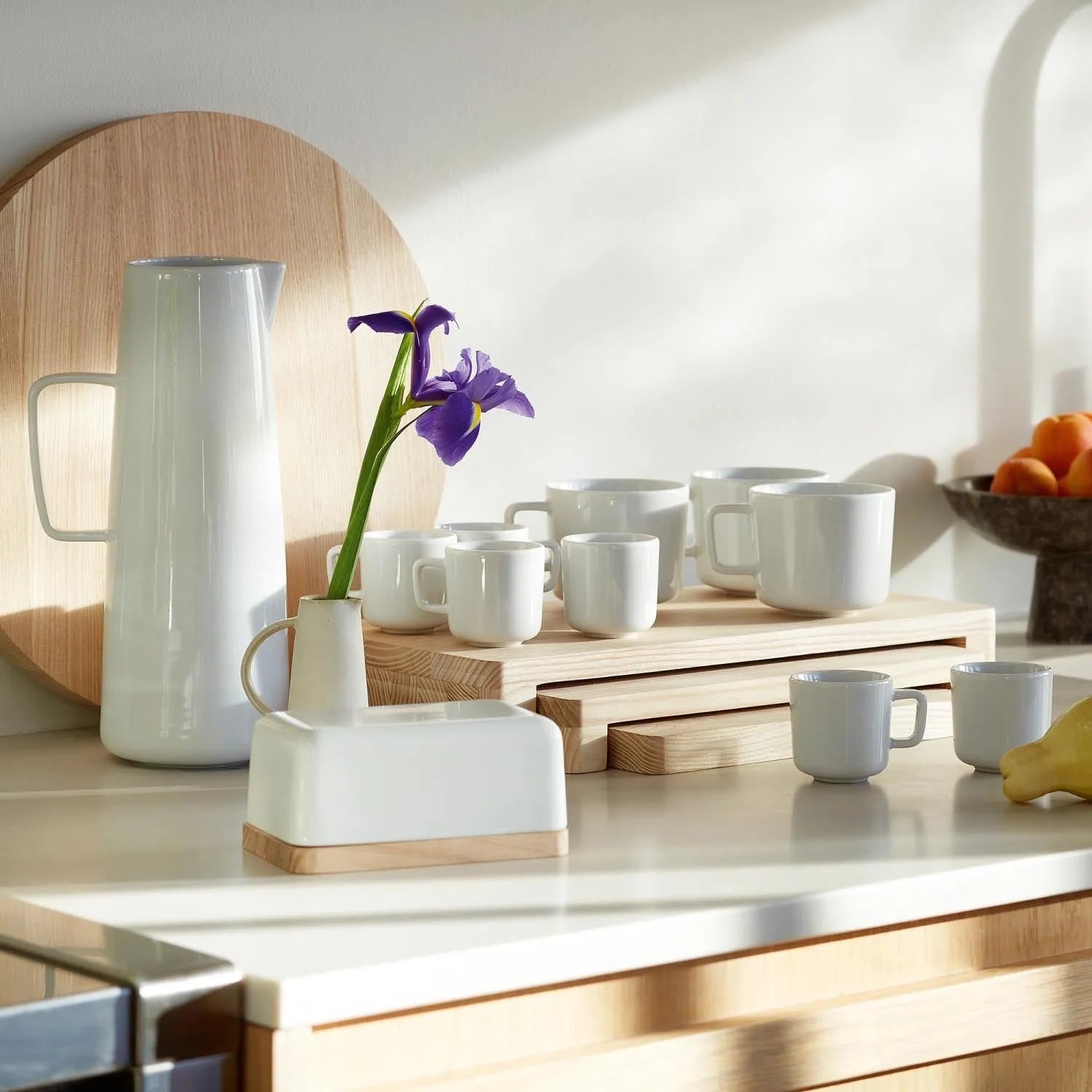 Zeitlose weiße Glasschale von LSA, 30 cm, perfekt für moderne Dekoration und vielseitige Nutzung im Wohn- und Essbereich.