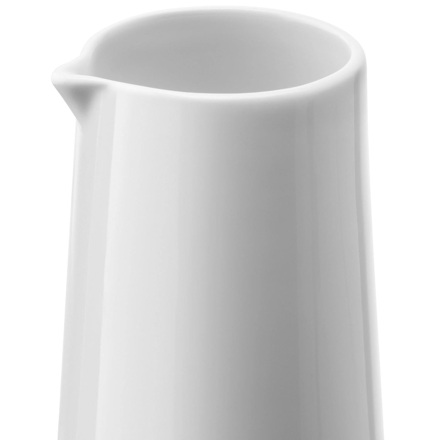 Stilvoller weißer Glaskrug von LSA, 235ml. Ideal für Milch, Sahne oder Dressings. Modernes Design für vielseitige Nutzung.