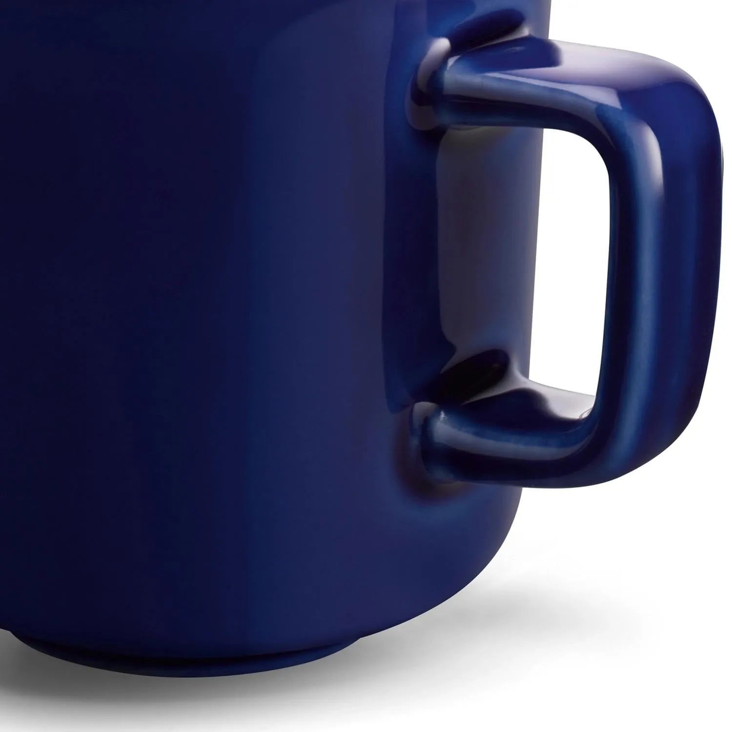 Elegantes 2er Set Espressotassen von LSA, 75ml, in kobaltblauem Glas. Perfekt für stilvollen Kaffeegenuss.