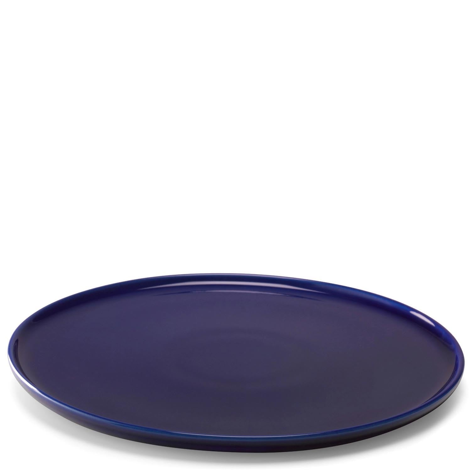 Set aus zwei flachen Tellern (26 cm) in Kobaltblau von LSA, perfekt für elegante Tischgestaltung und zeitgemäße Ästhetik.