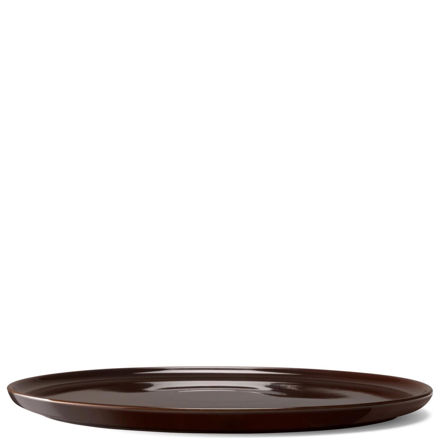 Set aus zwei flachen Tellern (26 cm) in Mocha von LSA, perfekt für elegante Tischgestaltung und vielseitige Einsatzmöglichkeiten.