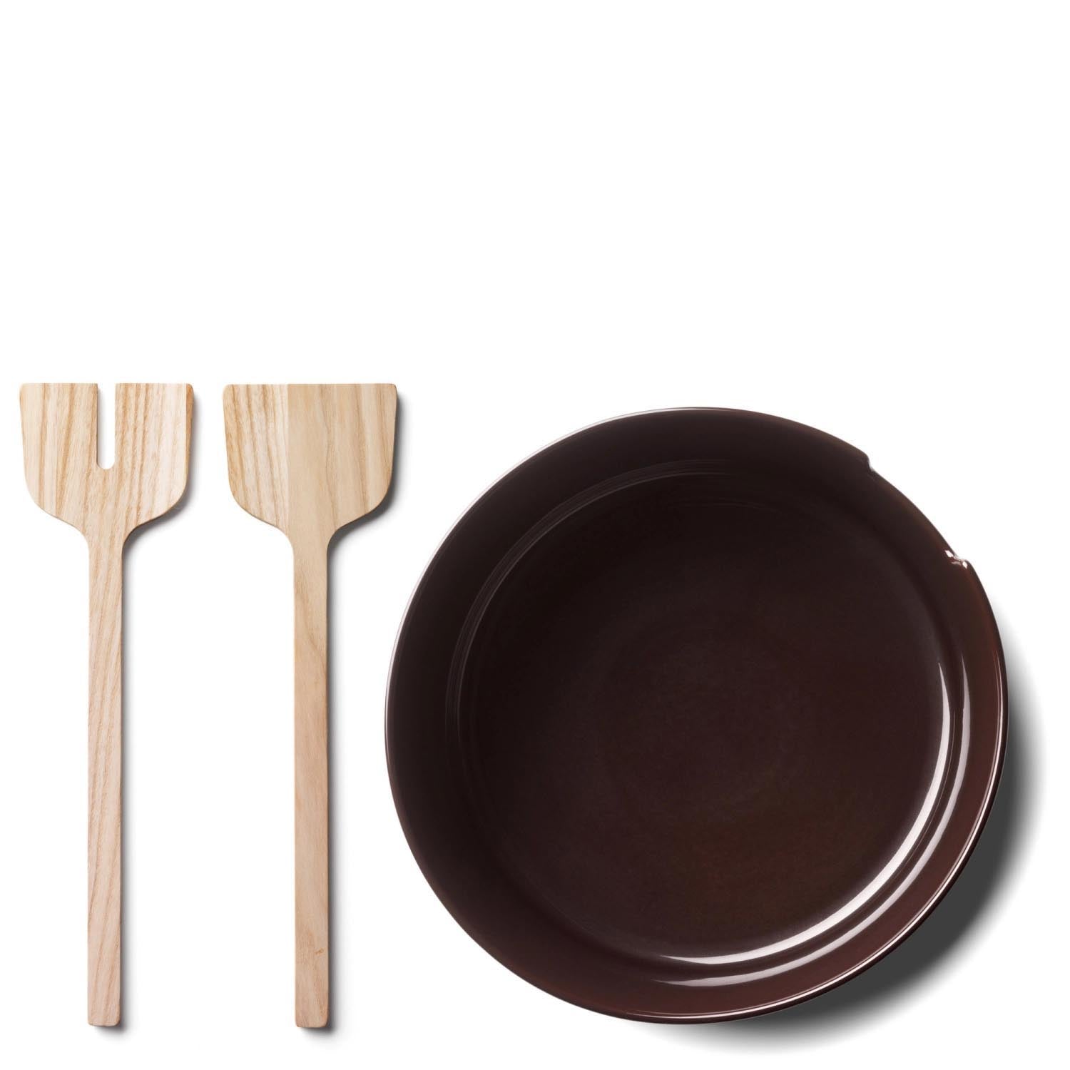 Elegante Salatschale aus Esche in Mocha mit Besteck, ideal für stilvolles Servieren und ein modernes Tischambiente.