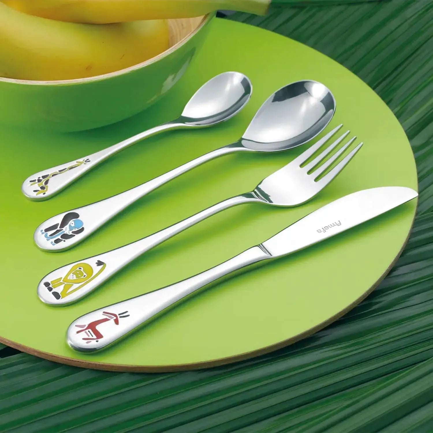 Das 4-teilige Safari Kinderbesteck von Amefa ist ideal für Kinder, mit tierischen Motiven und kindgerechtem Design.