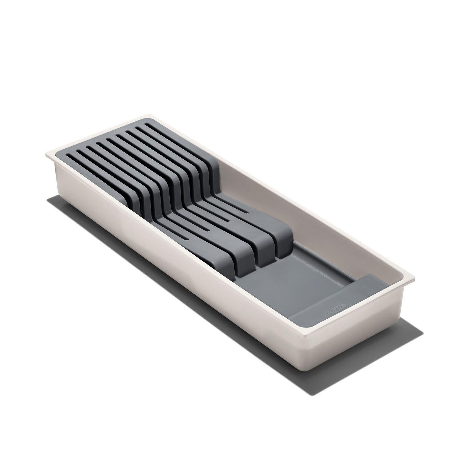 Good Grips Messerorganizer für Schubladen in Grün präsentiert im Onlineshop von KAQTU Design AG. Grillzubehör ist von OXO