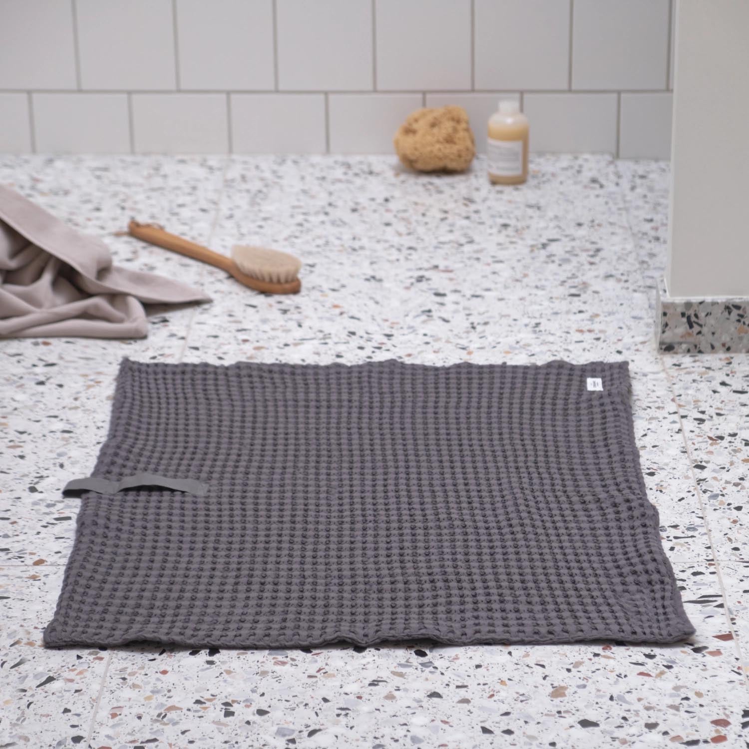 Big Waffle Bath mat 80x55cm Dark Gray organic cotton wool