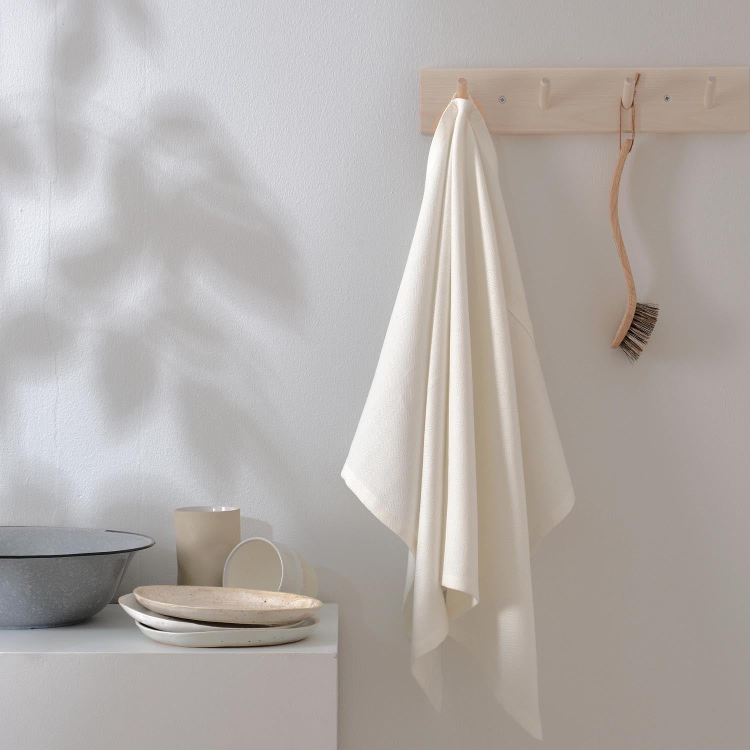 Nachhaltiges Geschirrtuch aus Bio-Baumwolle, 53x86cm, in natürlichem Weiß, umweltfreundlich und elegant von The Organic Company.