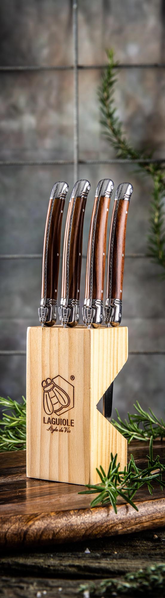 Hochwertiges Steakmesser mit Holzgriff, 1.8mm Klinge, Laguiole Style de Vie Premium Line, perfekt für genussvolles Essen.