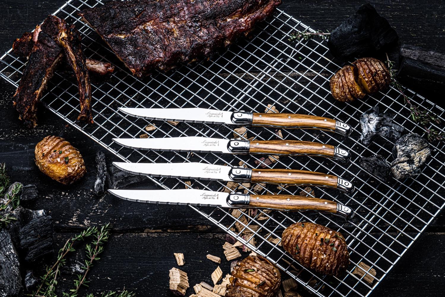Elegantes Steakmesser mit Holzgriff, 1.8mm Klinge, Laguiole Style de Vie Premium Line, ideal für stilvolles Speisen.