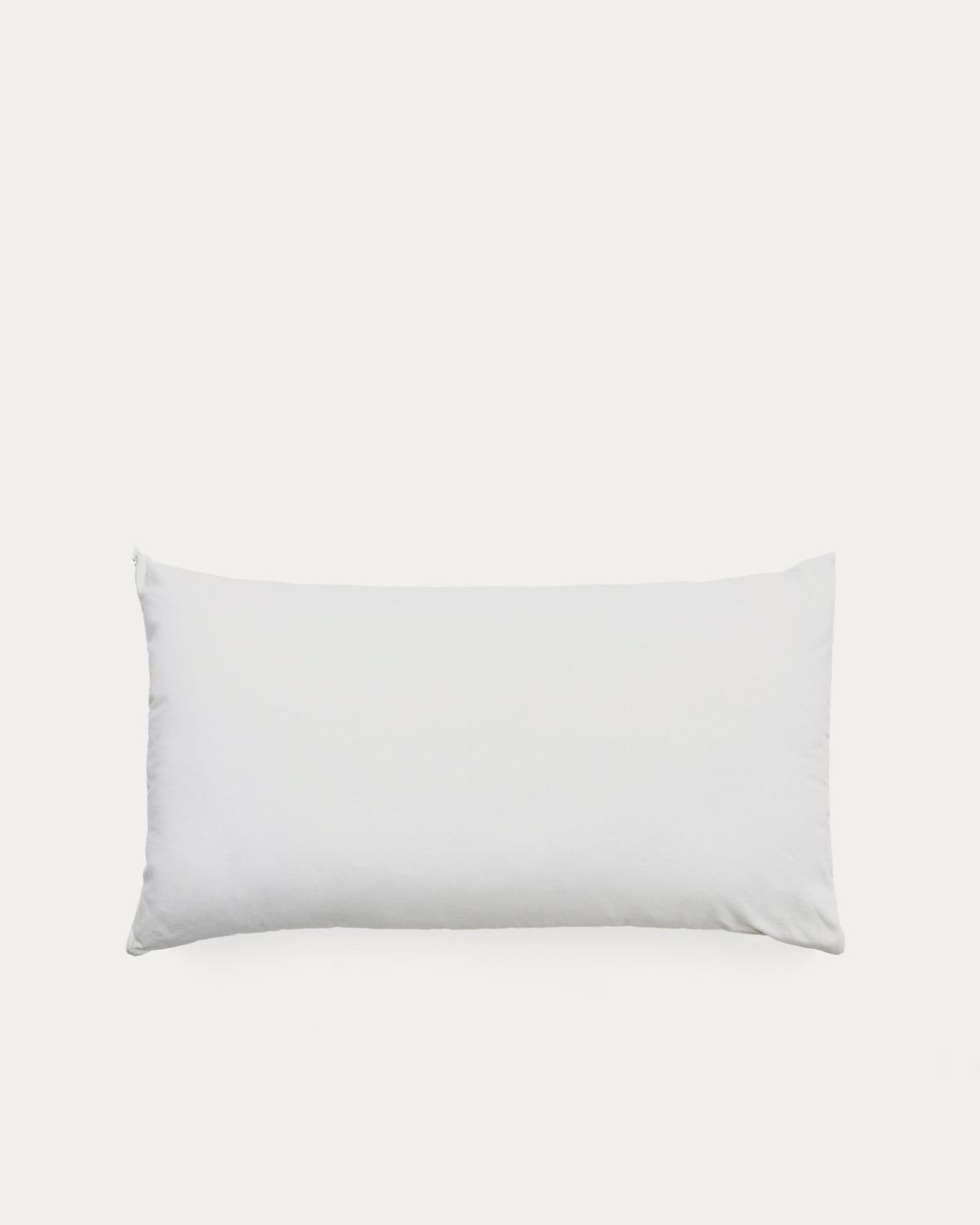 Kopfkissen Duca 10% Daunen und 90% Federn 80 x 40 cm hergestellt in Spanien in Weiss präsentiert im Onlineshop von KAQTU Design AG. Kissen ist von Kave Home