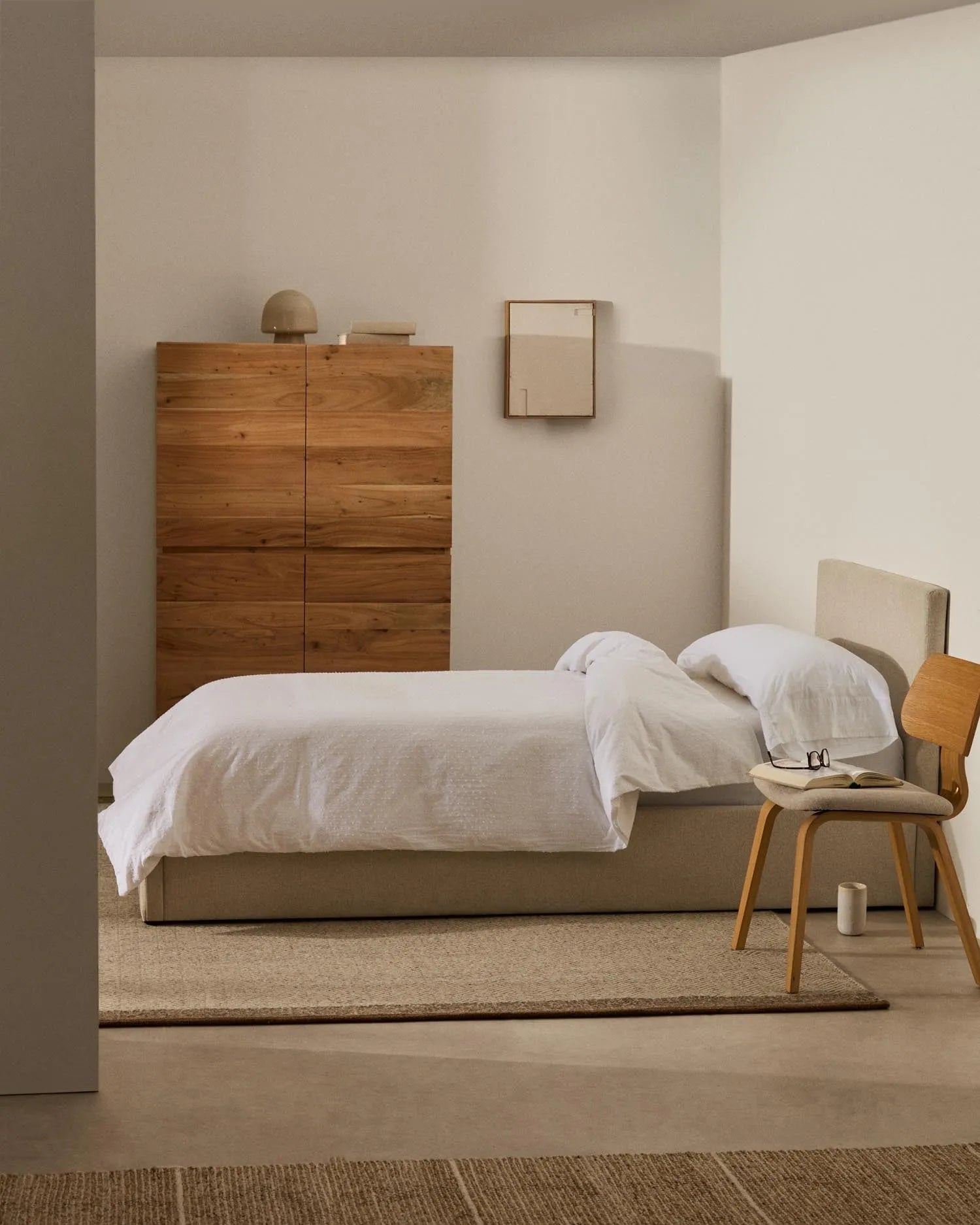 Bett mit Bettkasten Nahiri in beiger Chenille für Matratzen 90 x 200 cm in Beige präsentiert im Onlineshop von KAQTU Design AG. Bett ist von Kave Home