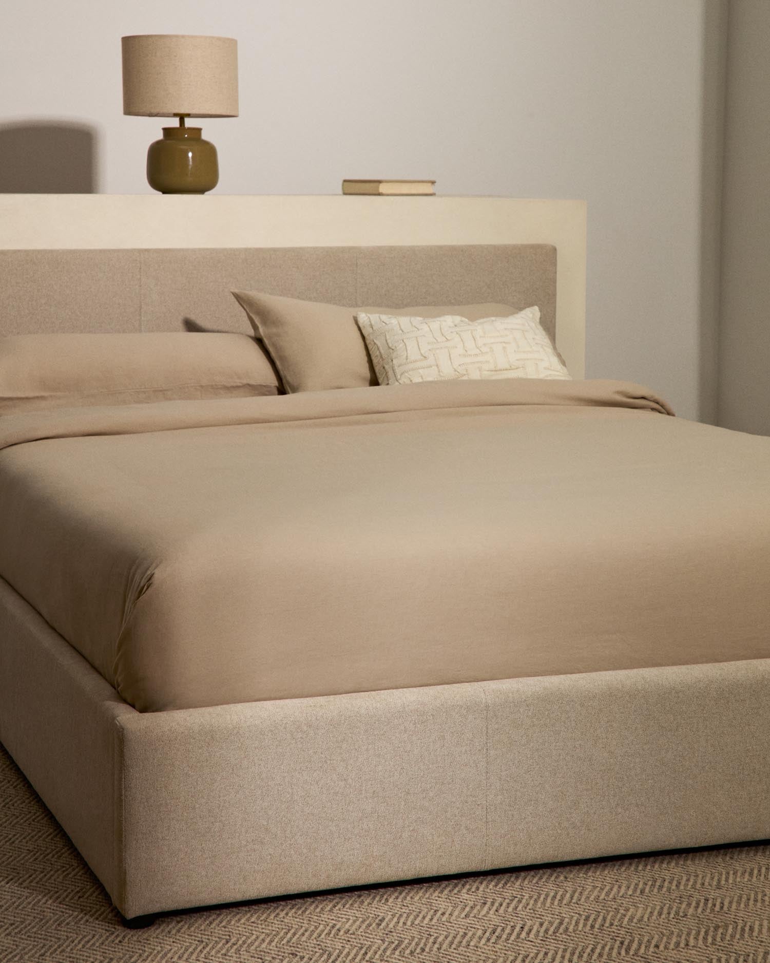 Bett mit Bettkasten Nahiri in beiger Chenille für Matratzen 150 x 200 cm in Beige präsentiert im Onlineshop von KAQTU Design AG. Bett ist von Kave Home