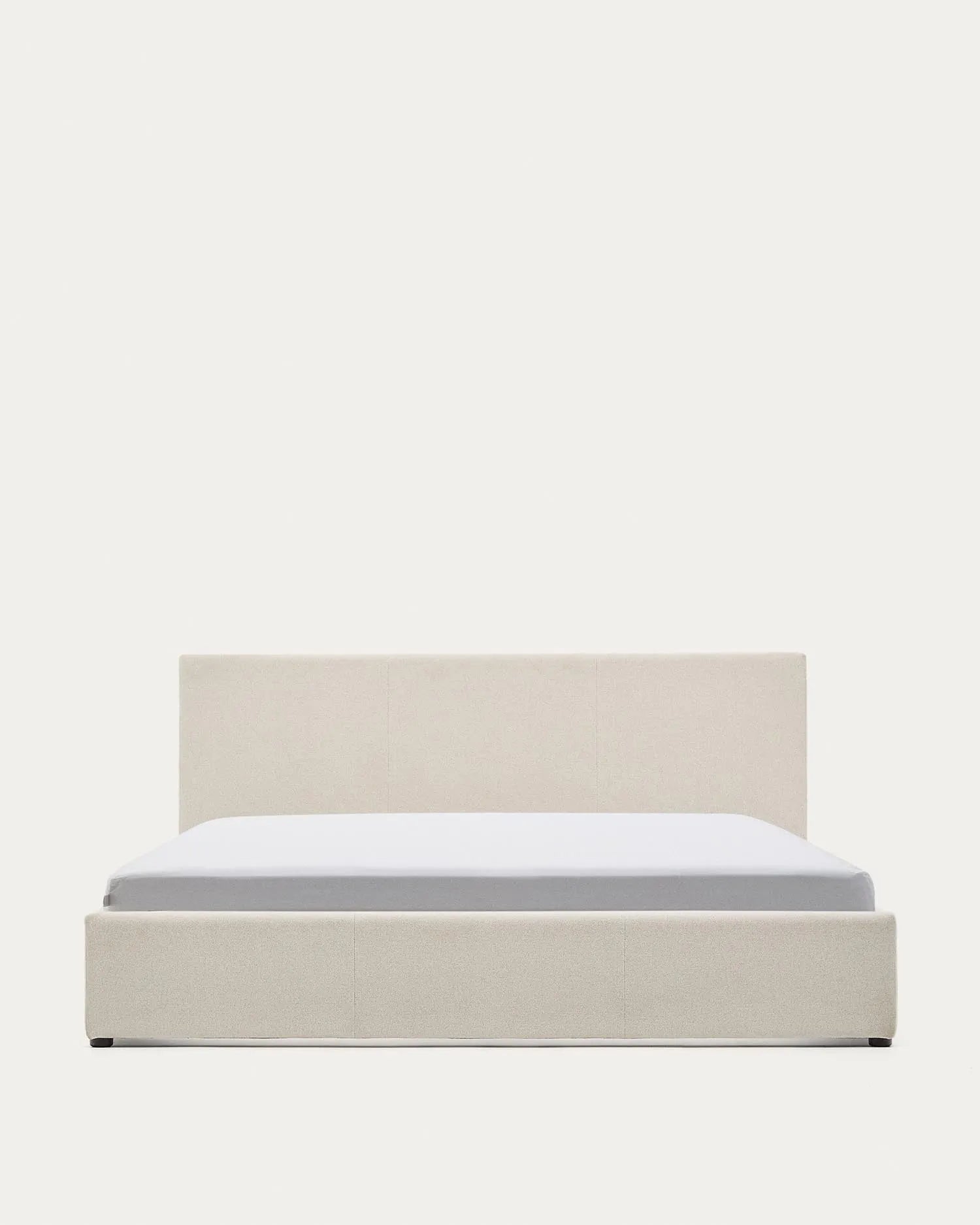 Bett mit Bettkasten Nahiri in beiger Chenille für Matratzen 180 x 200 cm in Beige präsentiert im Onlineshop von KAQTU Design AG. Bett ist von Kave Home