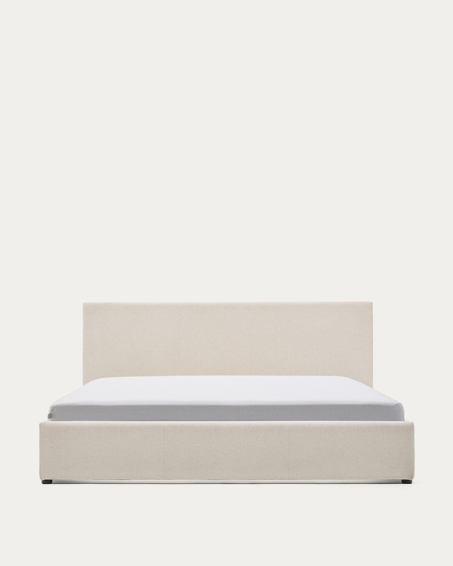 Bett mit Bettkasten Nahiri in beiger Chenille für Matratzen 180 x 200 cm in Beige präsentiert im Onlineshop von KAQTU Design AG. Bett ist von Kave Home