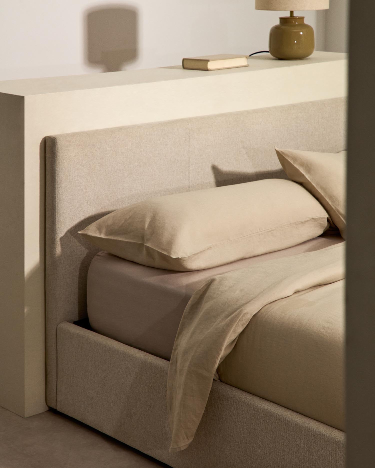 Bett mit Bettkasten Nahiri in beiger Chenille für Matratzen 180 x 200 cm in Beige präsentiert im Onlineshop von KAQTU Design AG. Bett ist von Kave Home