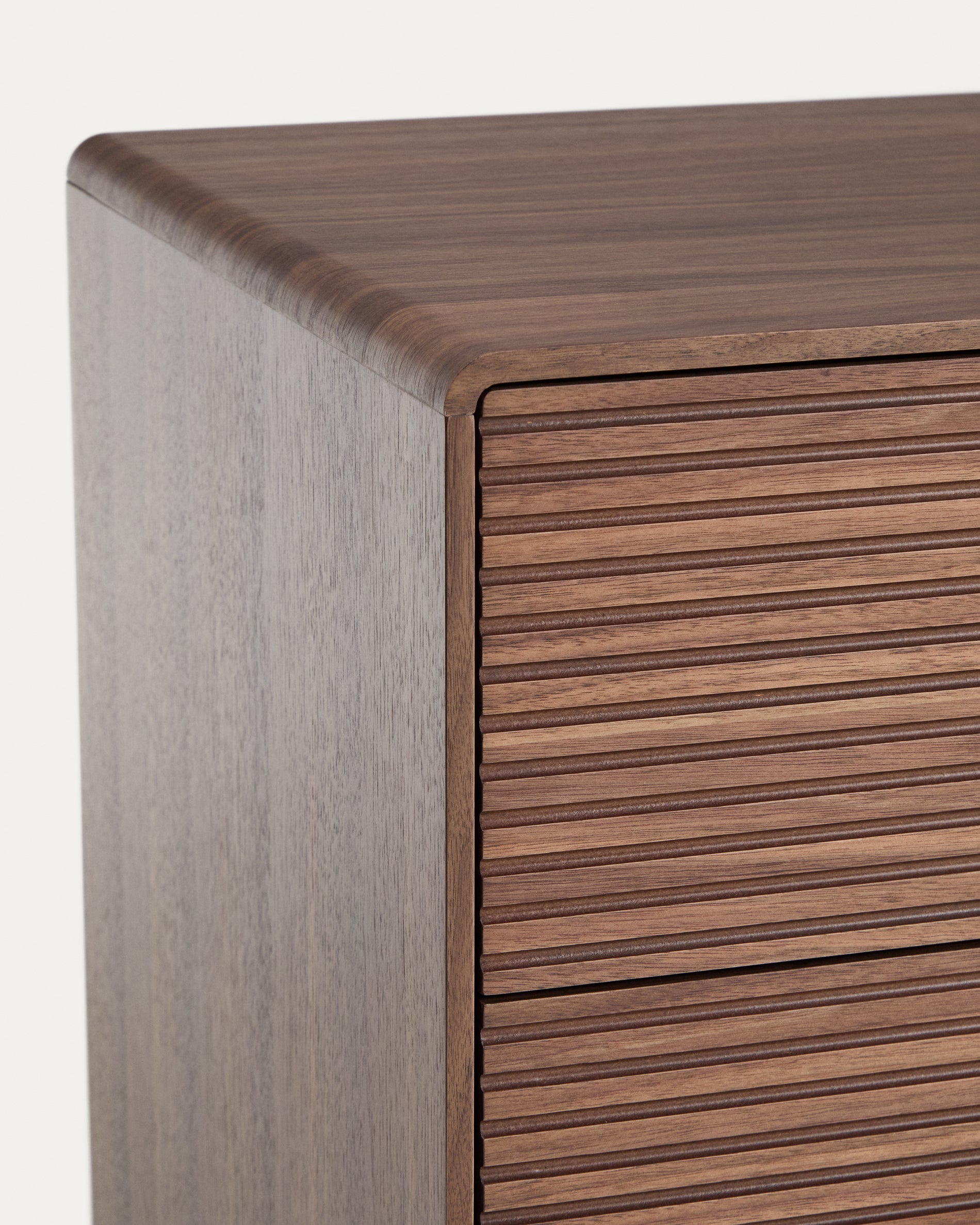 Kommode Norlen in Nussbaumfurnier mit 6 Schubladen, FSC Mix Credit, 112 x 73 cm in Dunkelbraun präsentiert im Onlineshop von KAQTU Design AG. Kommode ist von Kave Home