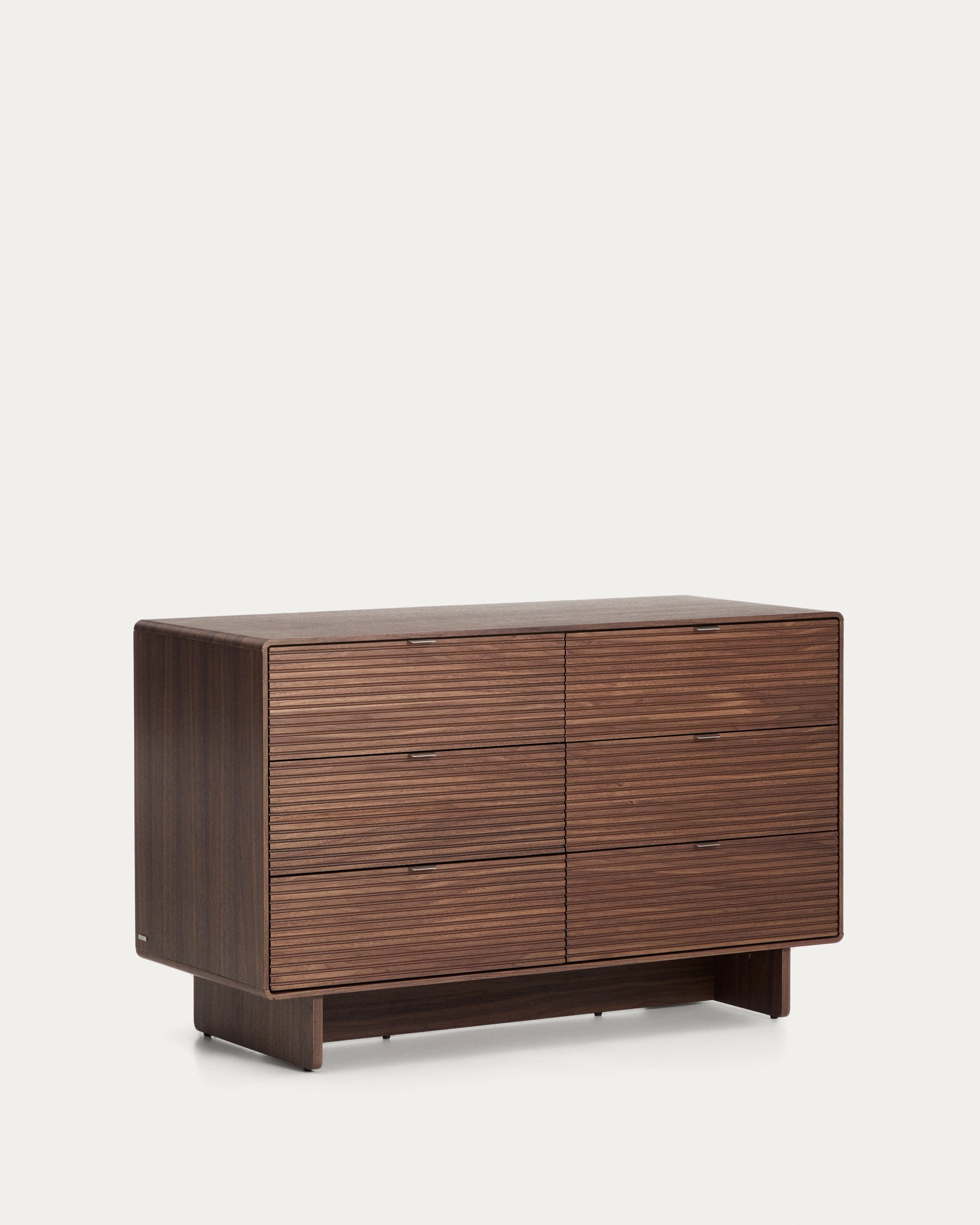 Kommode Norlen in Nussbaumfurnier mit 6 Schubladen, FSC Mix Credit, 112 x 73 cm in Dunkelbraun präsentiert im Onlineshop von KAQTU Design AG. Kommode ist von Kave Home