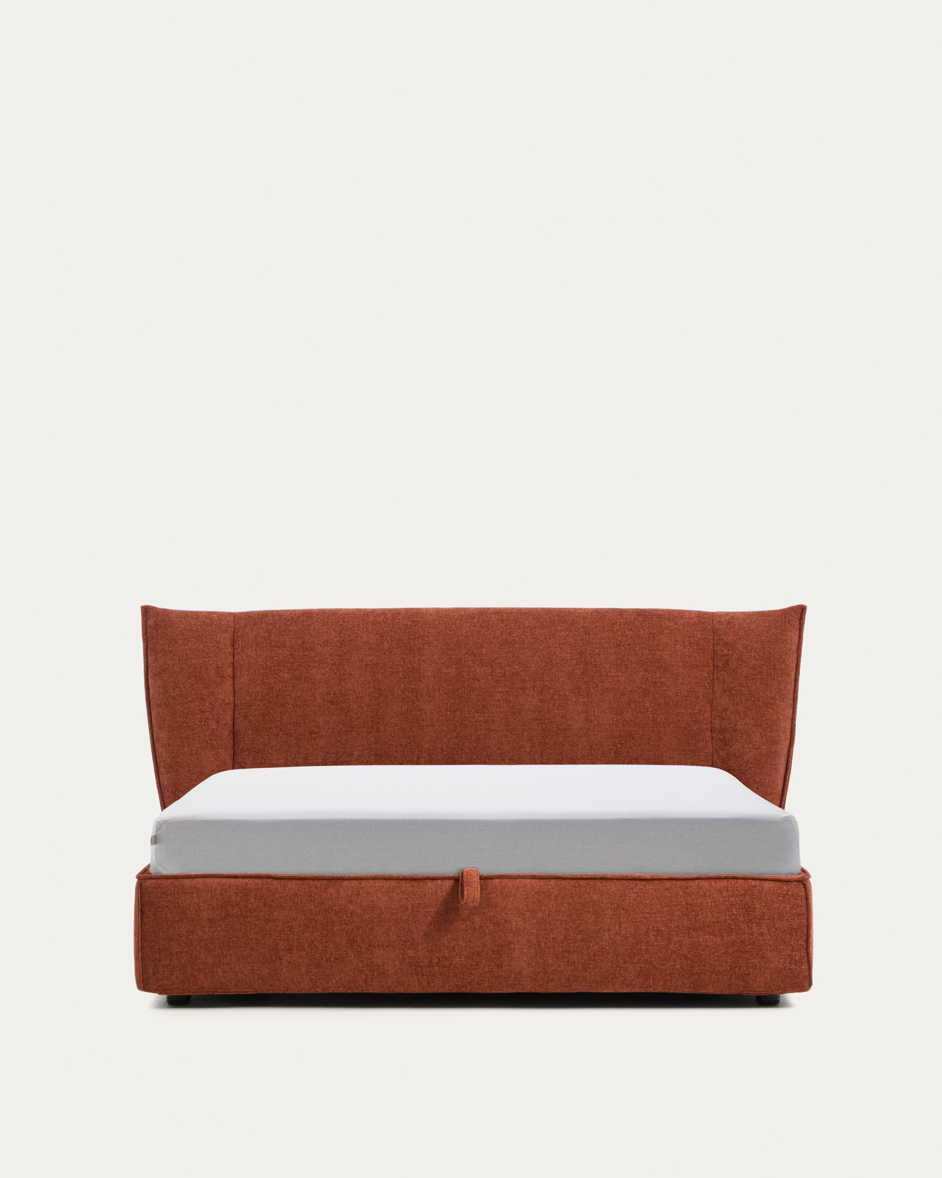 Abziehbares Bett Arvian aus terrakottafarbener Chenille mit Klappbettkasten für eine Matratze von 160 x 200 cm in Terrakotta präsentiert im Onlineshop von KAQTU Design AG. Bett ist von Kave Home