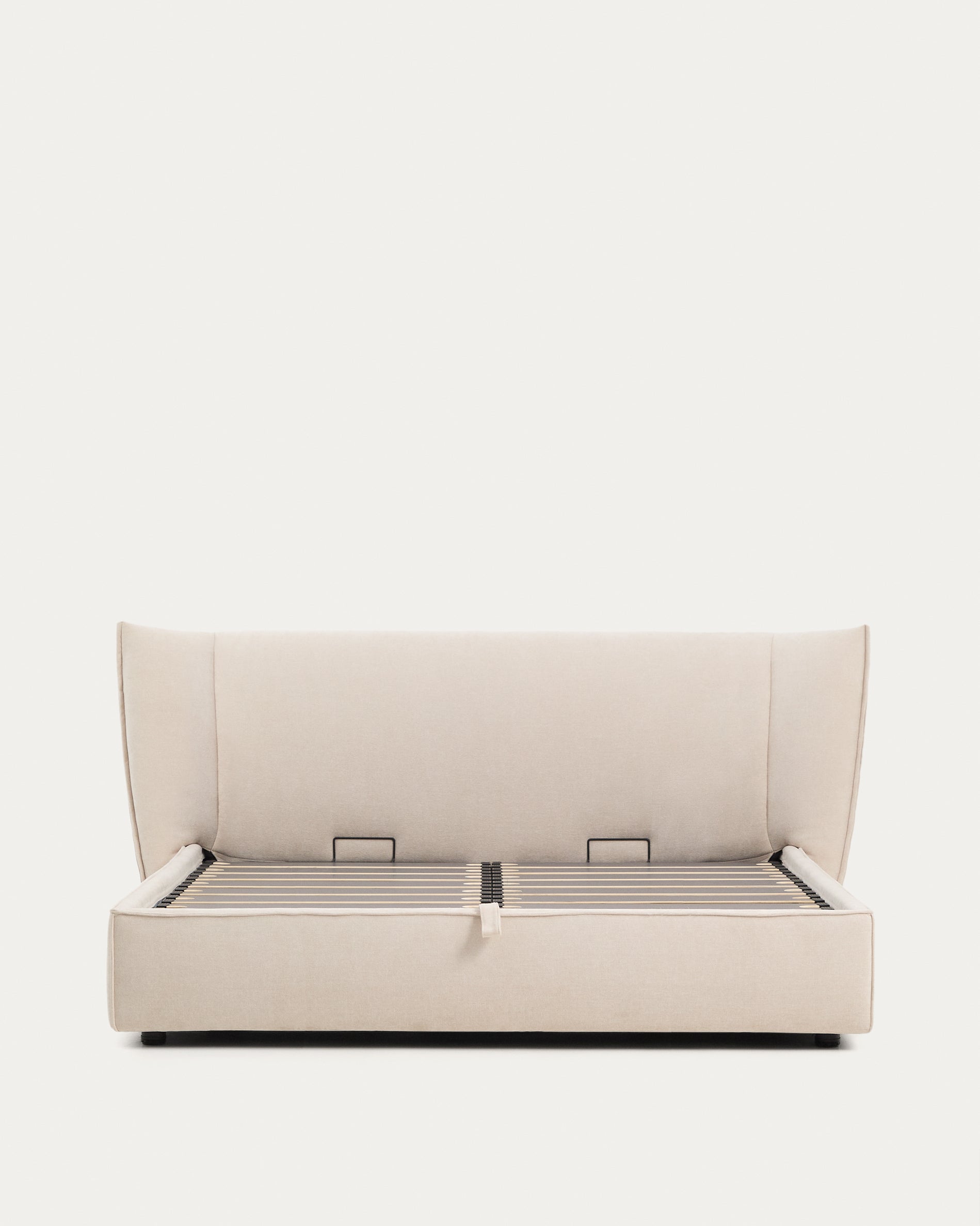 Abziehbares Bett Arvian aus beigefarbener Chenille mit Klappbettkasten für eine Matratze von 180 x 200 cm in Beige präsentiert im Onlineshop von KAQTU Design AG. Bett ist von Kave Home