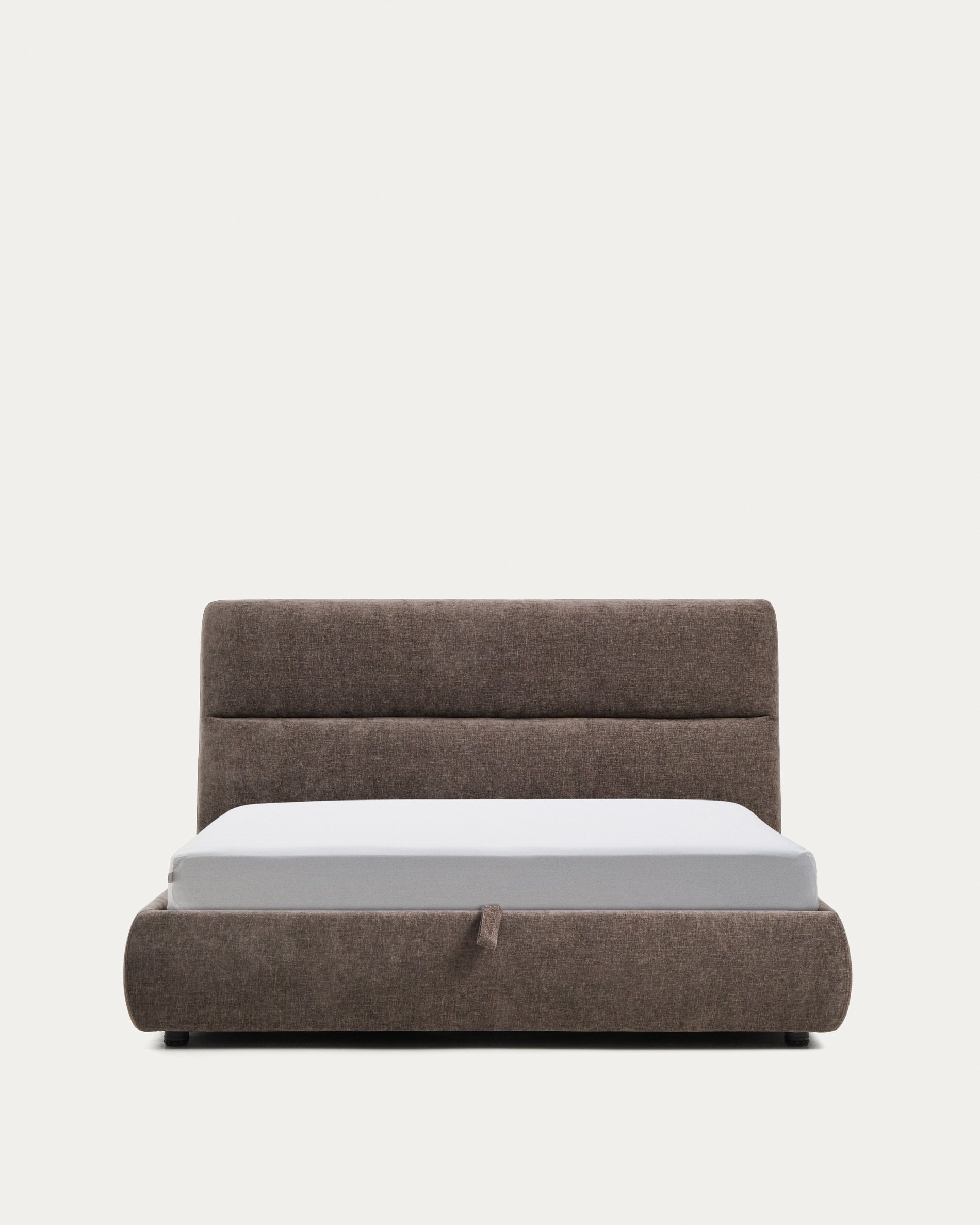 Abziehbares Bett Dafra aus dunkelbrauner Chenille mit Klappbettkasten für eine Matratze von 160 x 200 cm in Braun präsentiert im Onlineshop von KAQTU Design AG. Bett ist von Kave Home