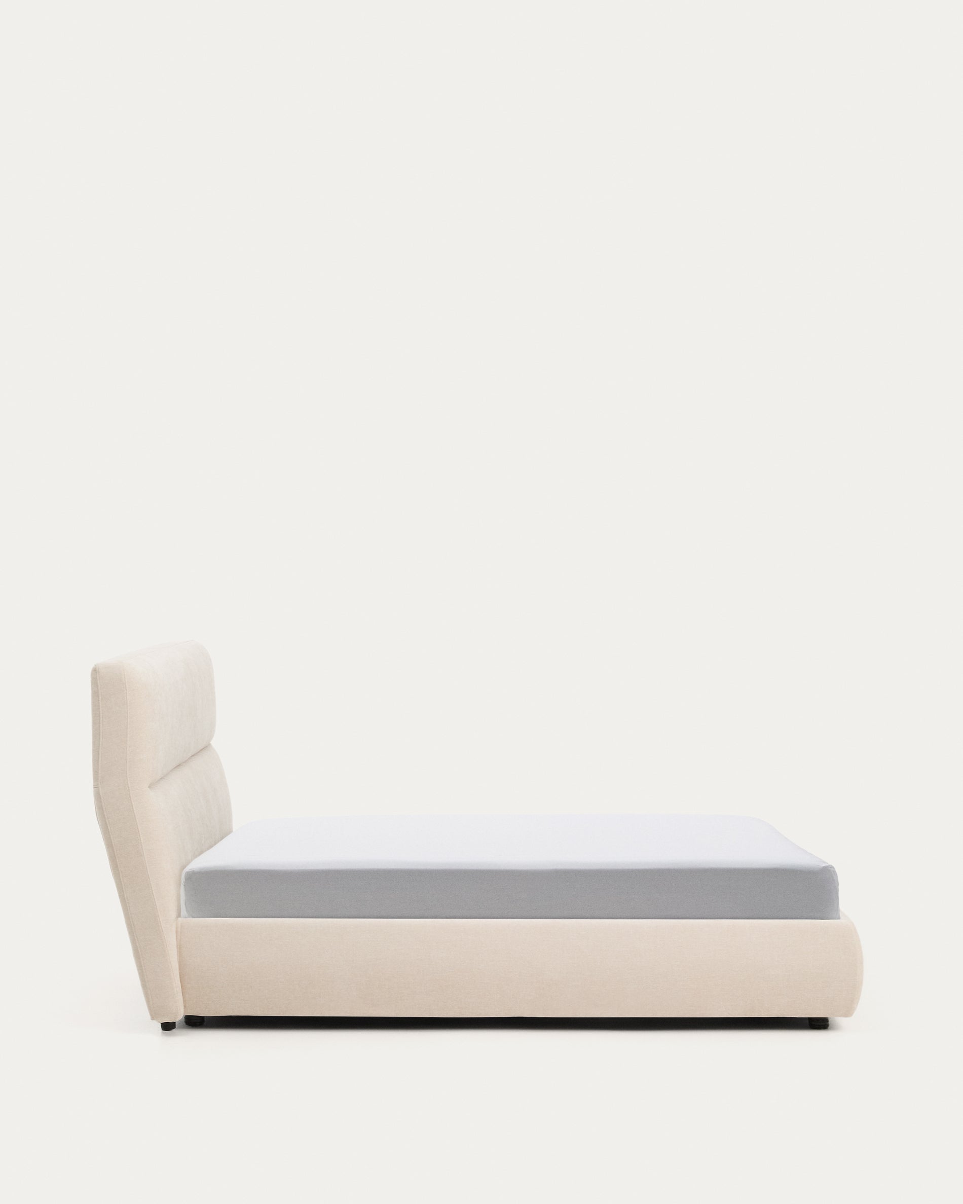 Abziehbares Bett Dafra aus beigefarbener Chenille mit Klappbettkasten für eine Matratze von 160 x 200 cm in Beige präsentiert im Onlineshop von KAQTU Design AG. Bett ist von Kave Home