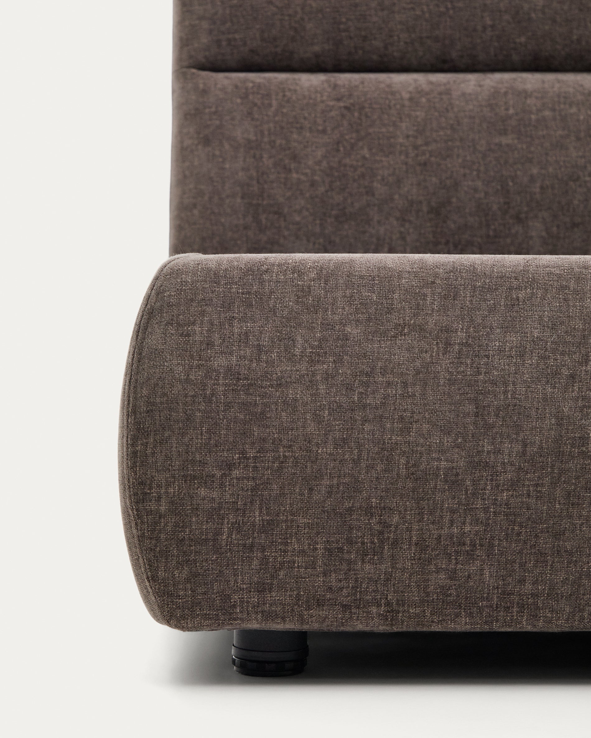 Abziehbares Bett Dafra aus dunkelbrauner Chenille mit Klappbettkasten für eine Matratze von 180 x 200 cm in Braun präsentiert im Onlineshop von KAQTU Design AG. Bett ist von Kave Home