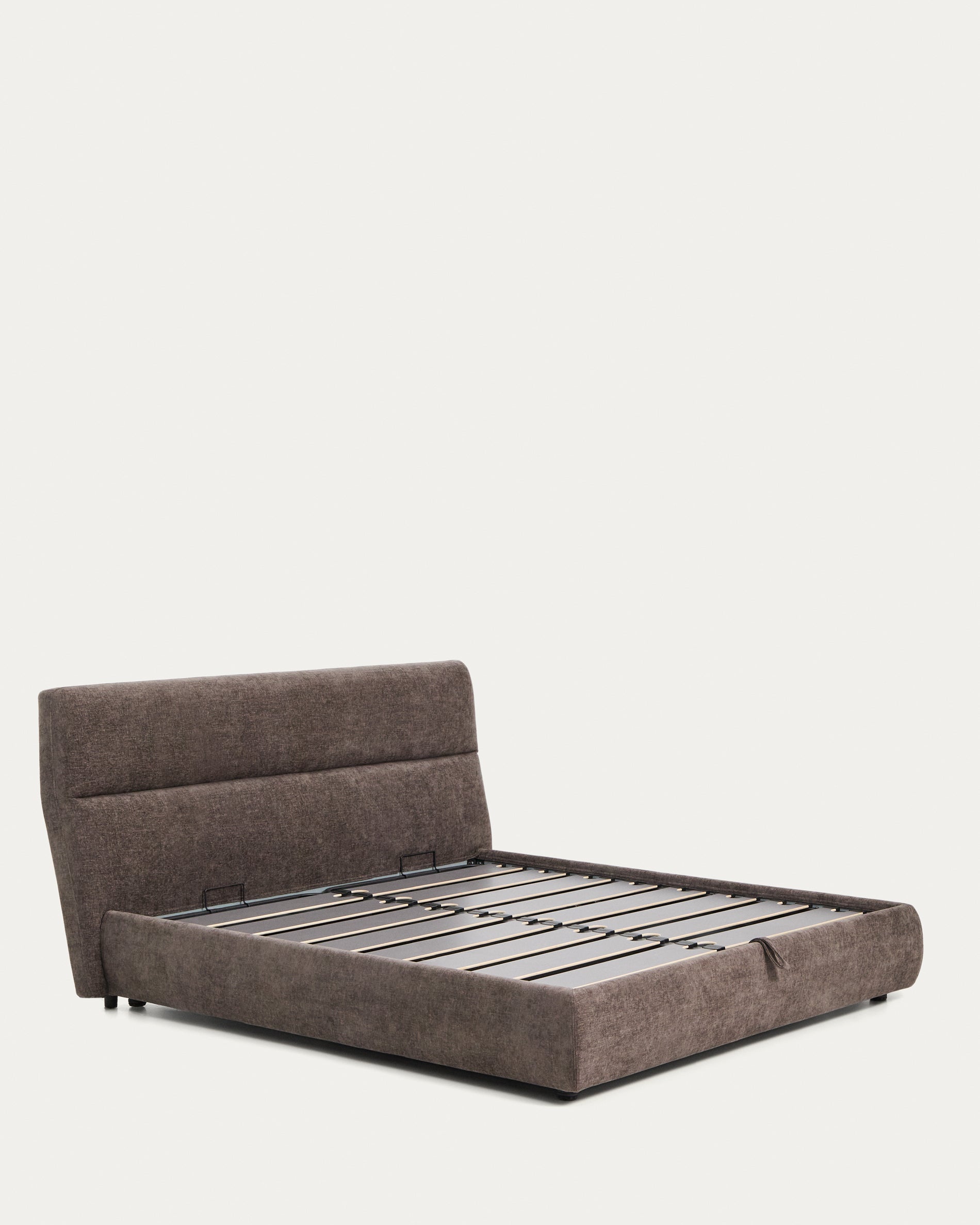 Abziehbares Bett Dafra aus dunkelbrauner Chenille mit Klappbettkasten für eine Matratze von 180 x 200 cm in Braun präsentiert im Onlineshop von KAQTU Design AG. Bett ist von Kave Home