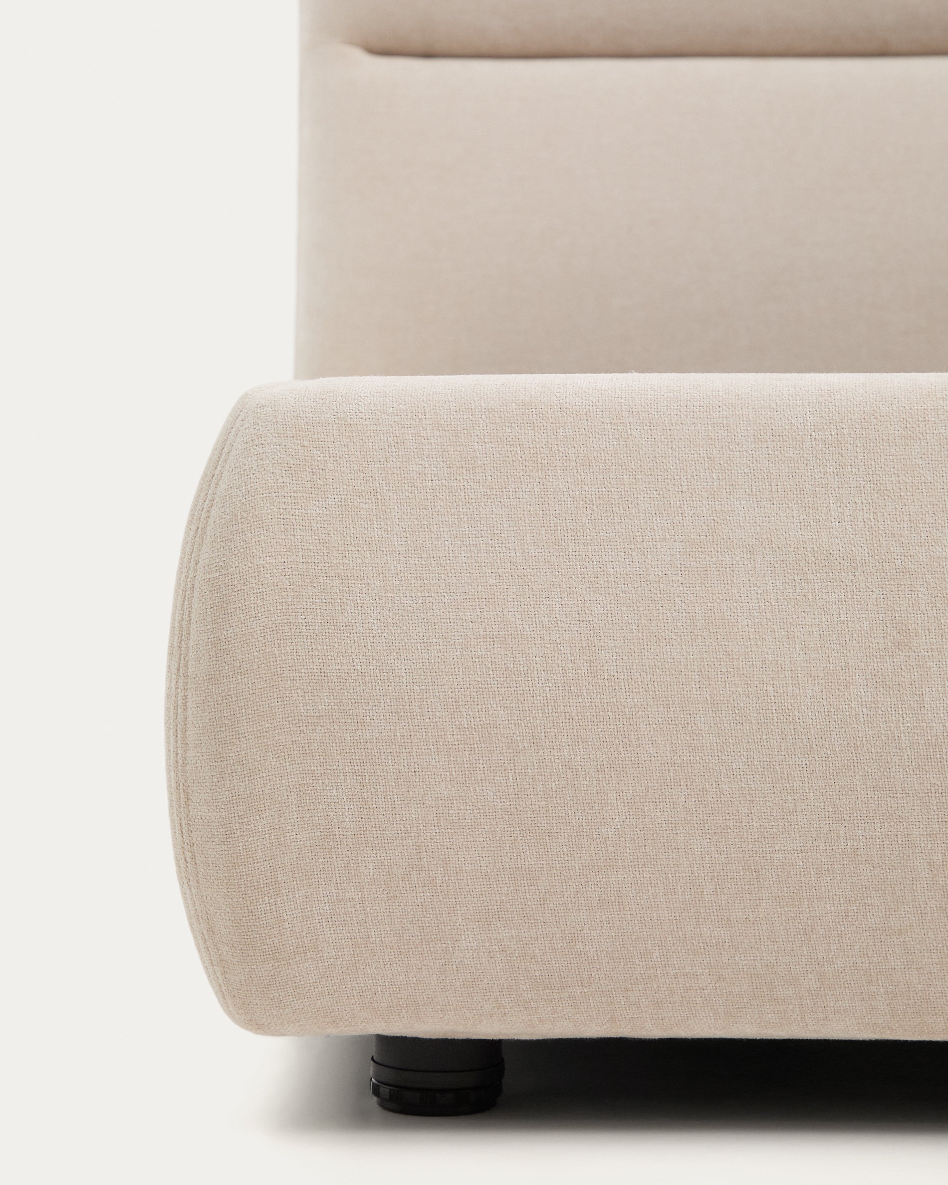 Abziehbares Bett Dafra aus beigefarbener Chenille mit Klappbettkasten für eine Matratze von 180 x 200 cm in Beige präsentiert im Onlineshop von KAQTU Design AG. Bett ist von Kave Home