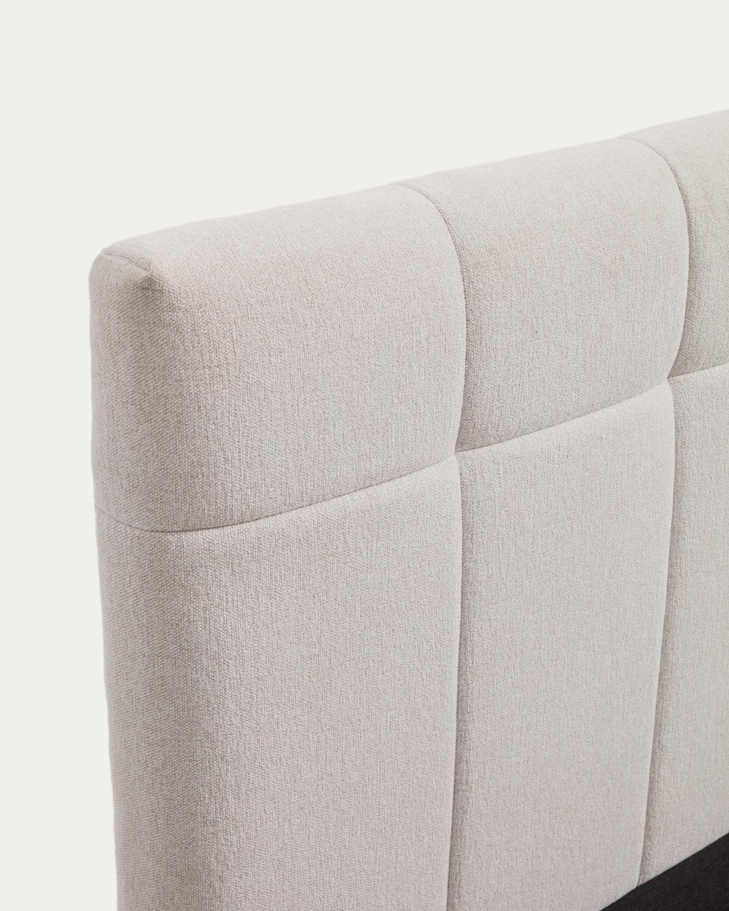 Bett mit klappbarem Bettkasten Darnela in écrufarbener Chenille für Matratzen 160 x 200 cm in Beige präsentiert im Onlineshop von KAQTU Design AG. Bett ist von Kave Home