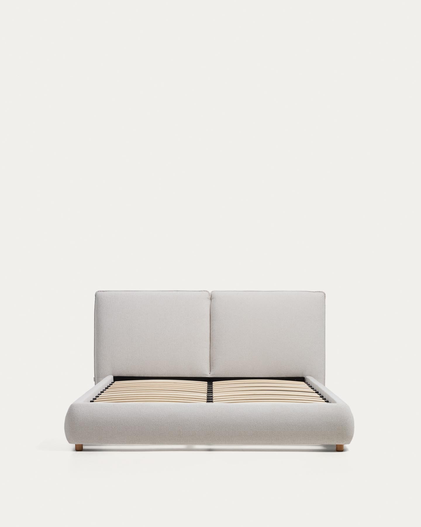Bett Elerio mit ecrufarbener Chenille für Matratzengrösse 150 x 200 cm in Ecru präsentiert im Onlineshop von KAQTU Design AG. Bett ist von Kave Home