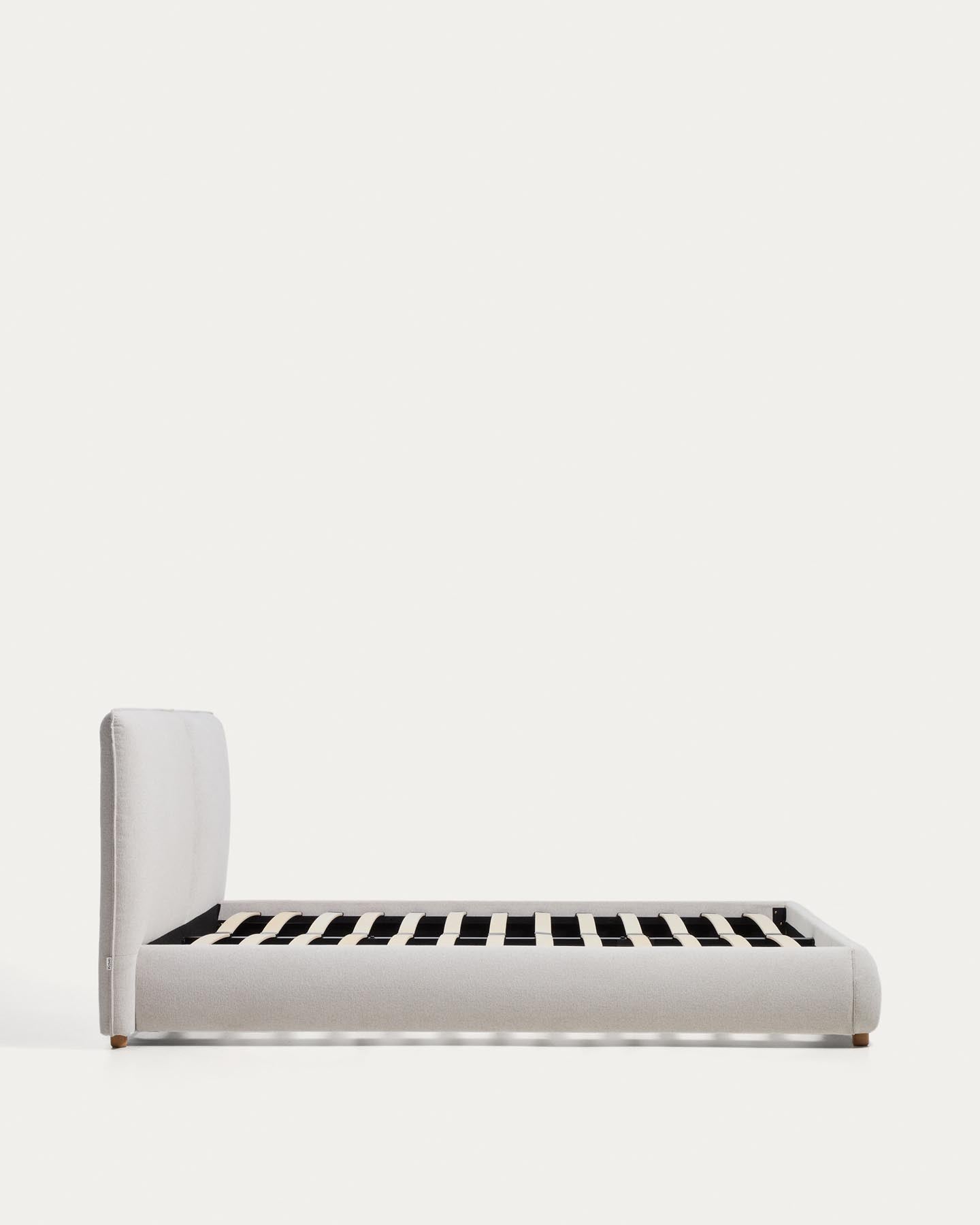 Bett Elerio mit ecrufarbener Chenille für Matratzengrösse 160 x 200 cm in Ecru präsentiert im Onlineshop von KAQTU Design AG. Bett ist von Kave Home