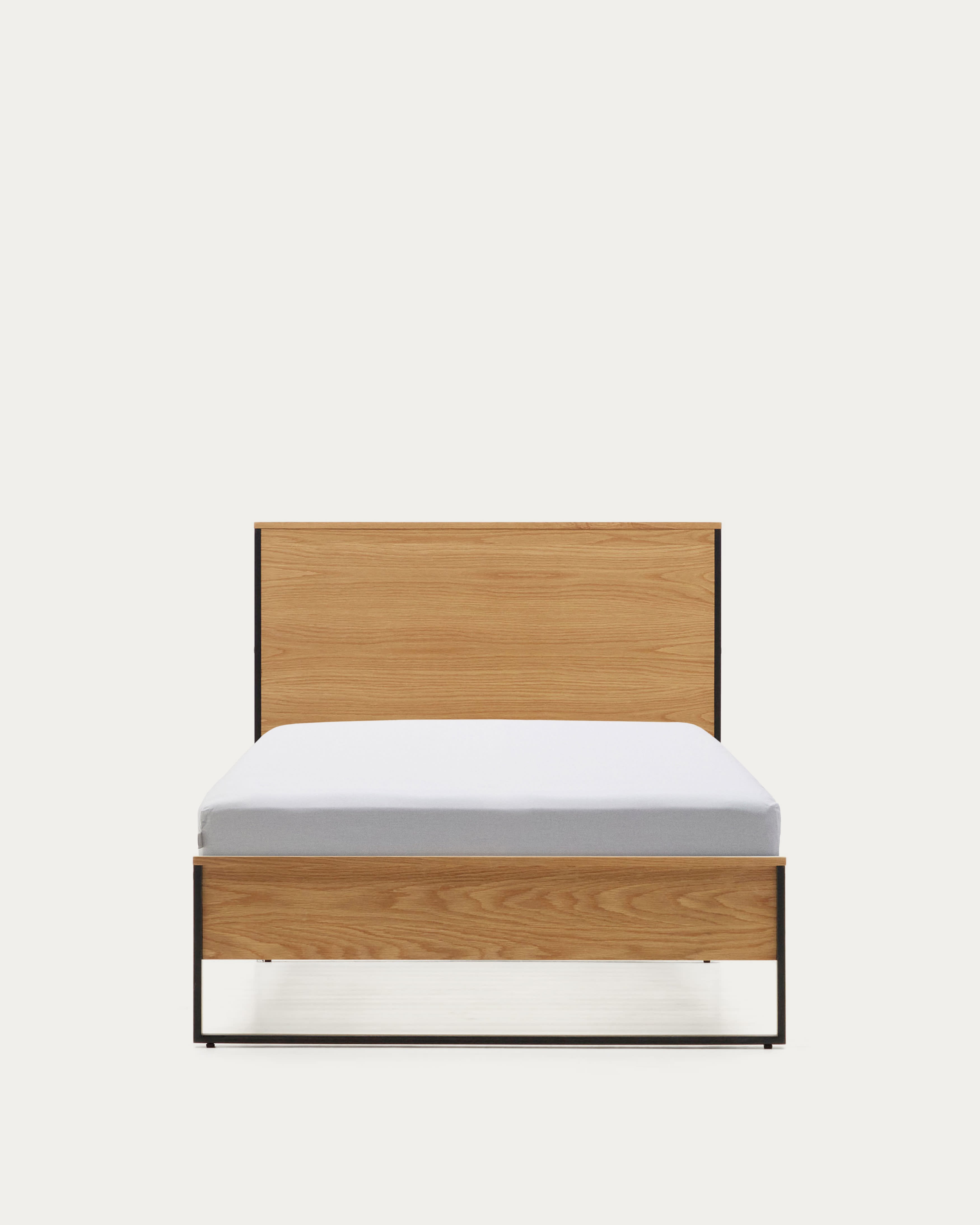 3D-Modell des Taiana Betts: Eichenfurnier, schwarze Stahlbeine, 90x190 cm, modern und platzsparend.