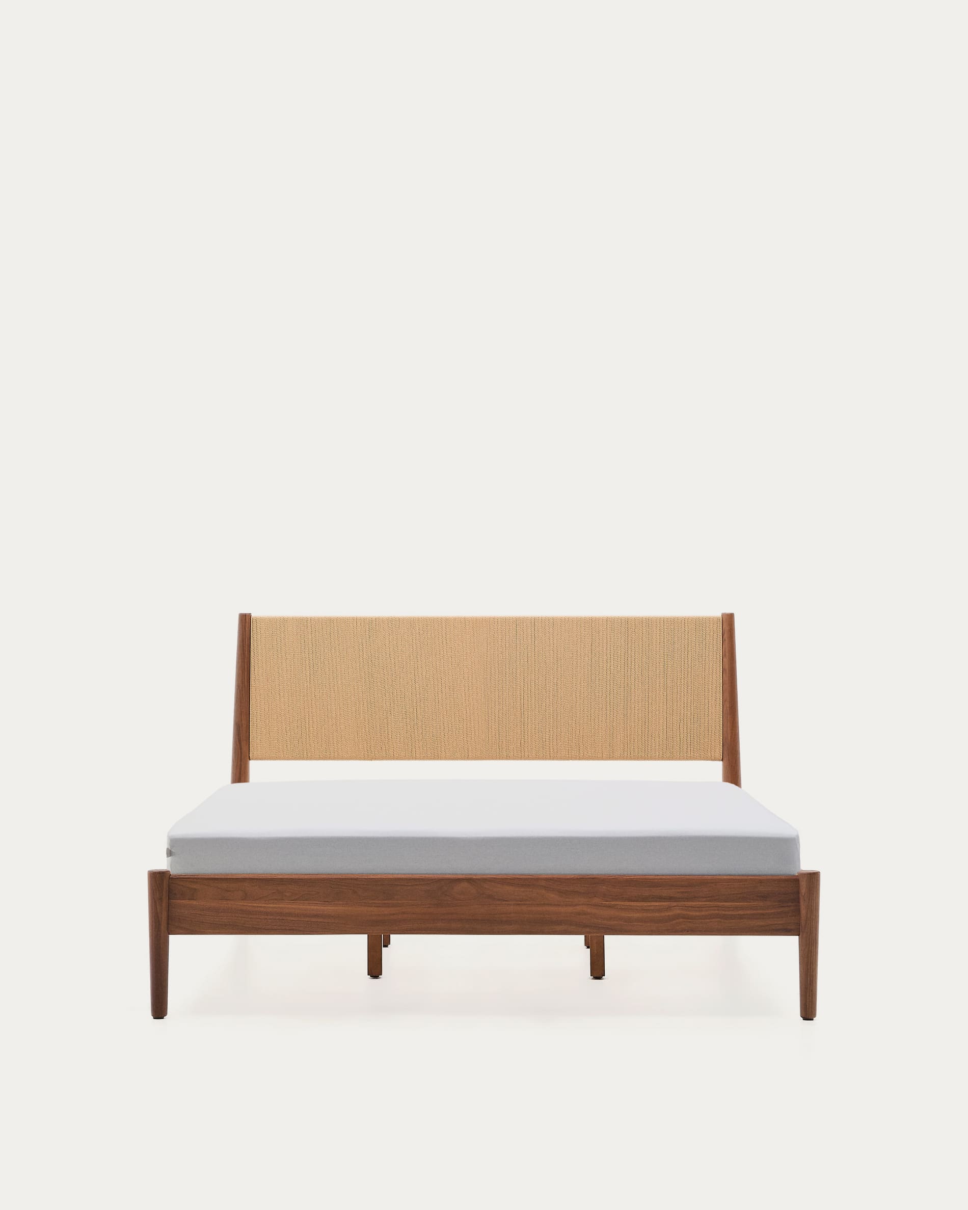 Elegantes Walnussbett Elan mit Seildetails, 160x200 cm, FSC-zertifiziert, für AR geeignet.