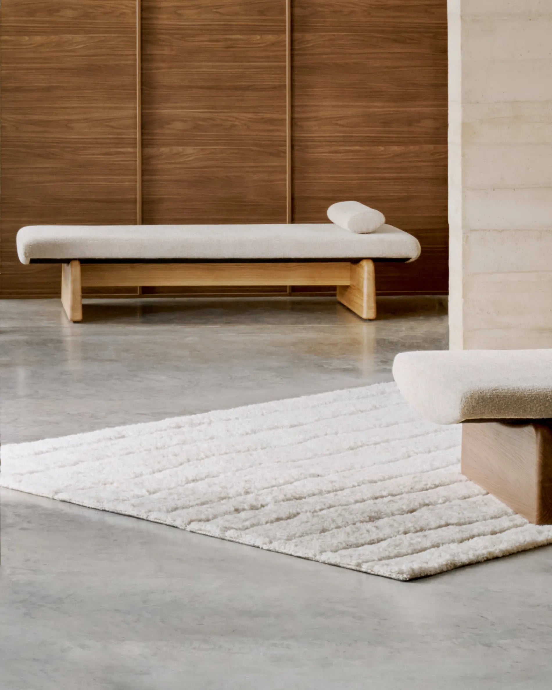 Elegantes Daybed aus Chenille und Eschenholz, 200 cm, FSC-zertifiziert, für stilvolle Entspannung.