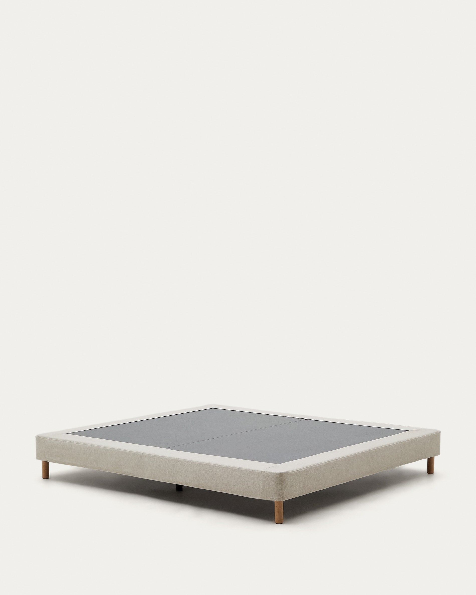 Stilvolles Ofelia Bettgestell mit beigem Bezug, FSC-zertifiziert, Buchenholzfüßen, für 150x190 cm Matratzen, abnehmbarer Stoff.