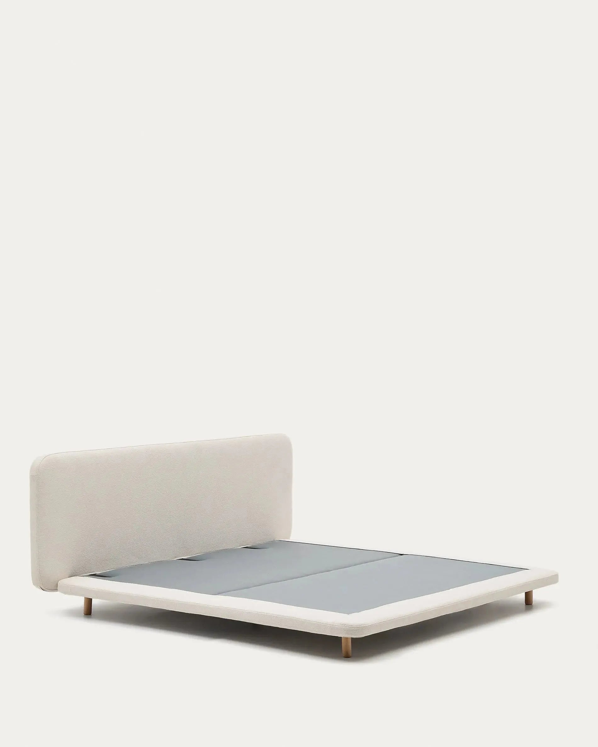 Stilvolles Bett Odum 180x200 cm, beige Mikro-Bouclé, abziehbar, FSC-zertifiziertes Buchenholz, modernes Design.