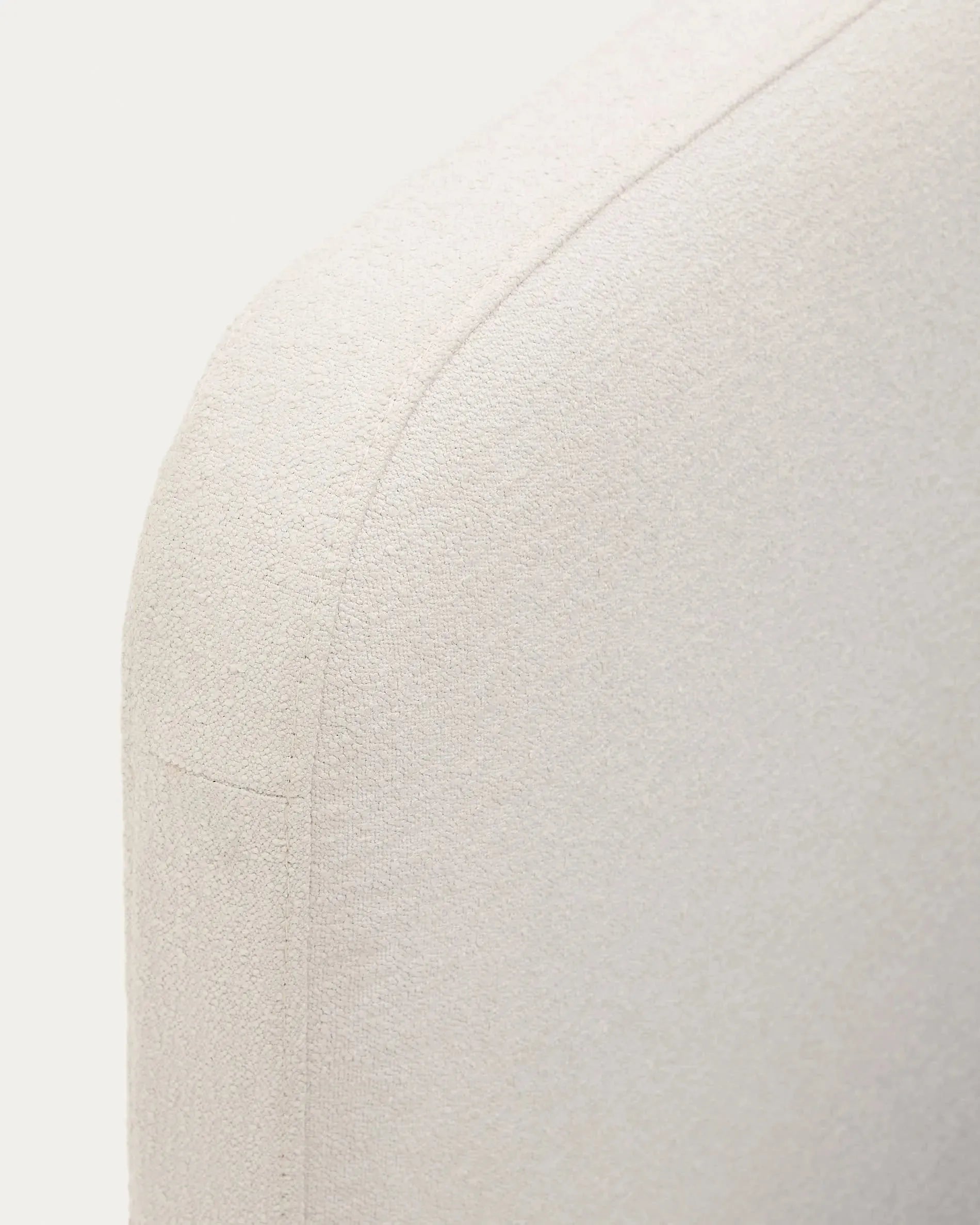 Modernes Bett Odum 180x200 cm, beige Mikro-Bouclé, abziehbar, FSC-zertifiziertes Buchenholz, stilvolles Design.