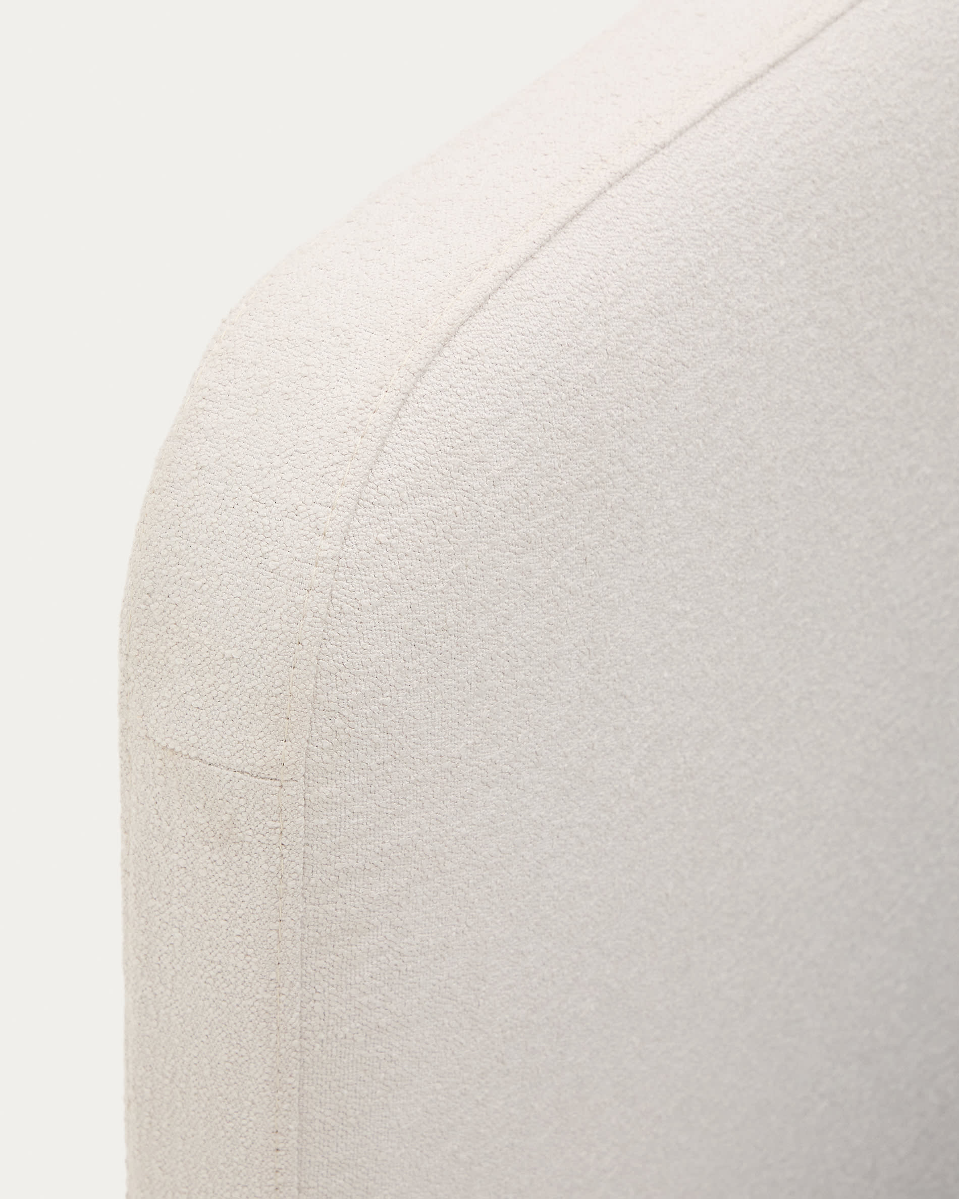 Bezug für Bett Odum aus beigem Micro-Bouclé, ideal für 90x200 cm Matratzen, bietet Komfort und modernes Design von Kave Home.