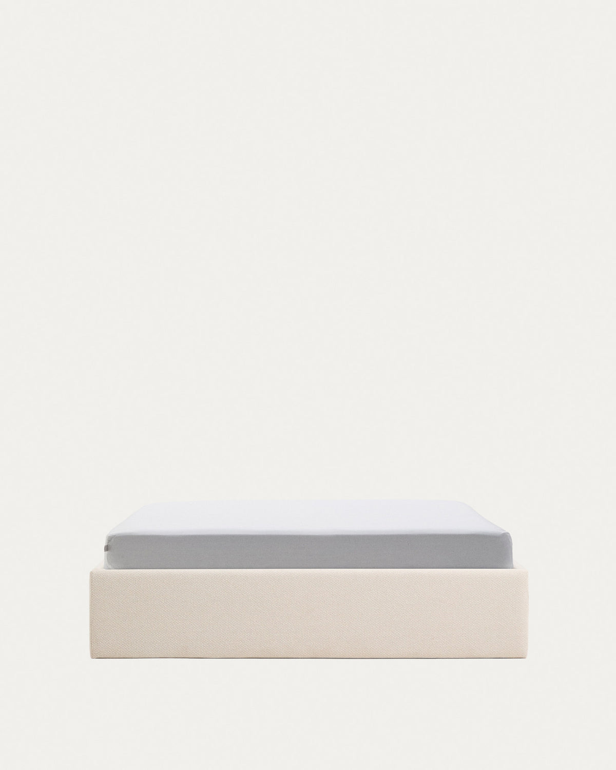 Abziehbares, aufklappbares Bett mit Stauraum Nelzi für Matratzengrösse 150 x 200 cm in ecrufarbener Chenille, 100 % FSC in Ecru präsentiert im Onlineshop von KAQTU Design AG. Bett ist von Kave Home