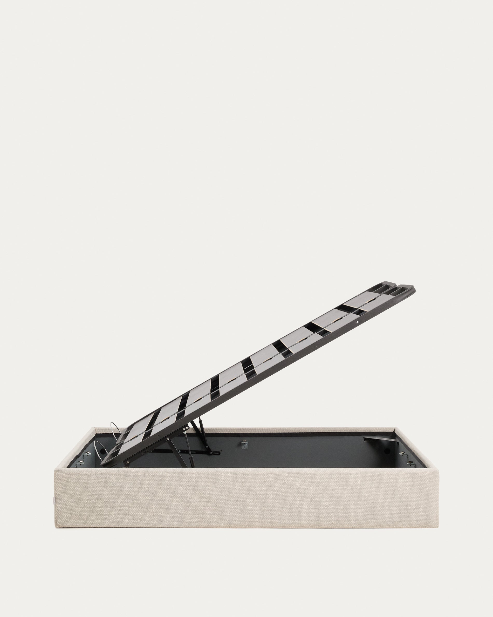 Abziehbares, aufklappbares Bett mit Stauraum Nelzi für Matratzengröße 150 x 200 cm in ecrufarbener Chenille, 100 % FSC in Ecru präsentiert im Onlineshop von KAQTU Design AG. Bett ist von Kave Home