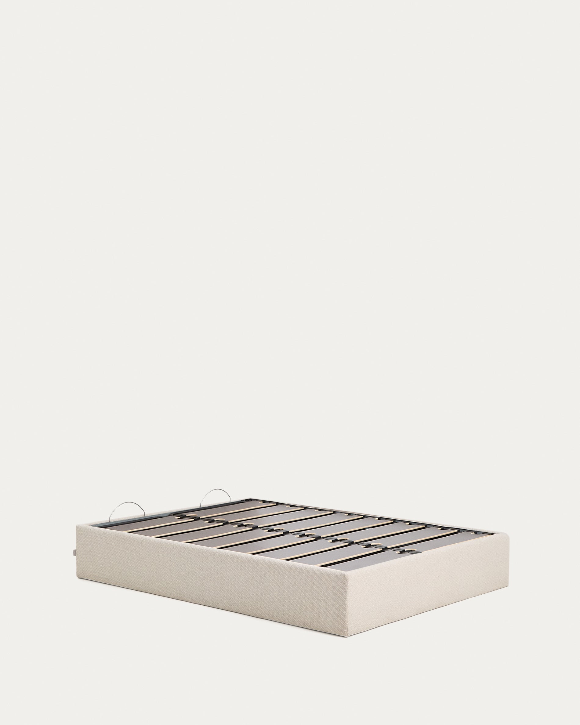 Abziehbares, aufklappbares Bett mit Stauraum Nelzi für Matratzengröße 150 x 200 cm in ecrufarbener Chenille, 100 % FSC in Ecru präsentiert im Onlineshop von KAQTU Design AG. Bett ist von Kave Home