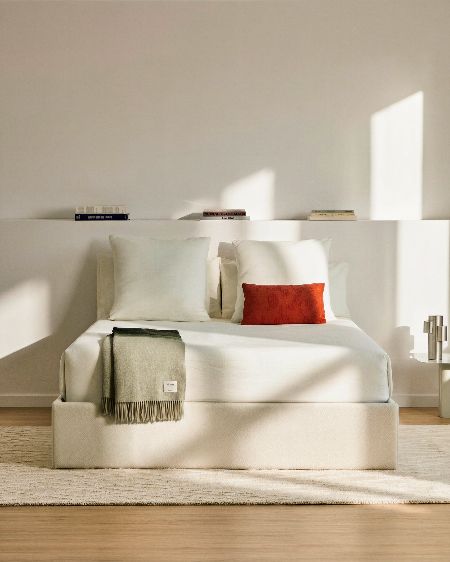 Abziehbares, aufklappbares Bett mit Stauraum Nelzi für Matratzengröße 150 x 200 cm in ecrufarbener Chenille, 100 % FSC in Ecru präsentiert im Onlineshop von KAQTU Design AG. Bett ist von Kave Home