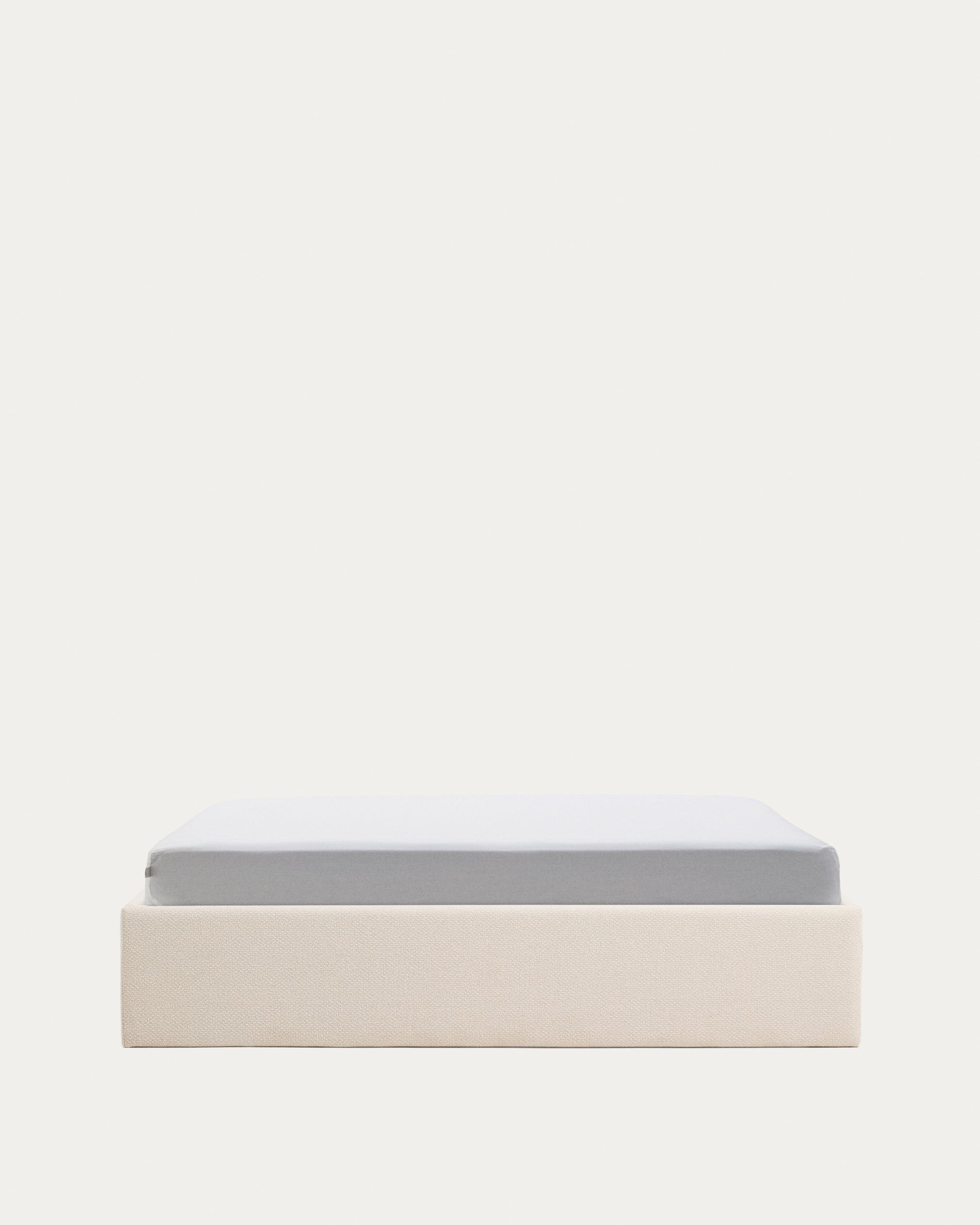 Abziehbares, aufklappbares Bett mit Stauraum Nelzi für Matratzengröße 160 x 200 cm in ecrufarbener Chenille, 100 % FSC in Ecru präsentiert im Onlineshop von KAQTU Design AG. Bett ist von Kave Home