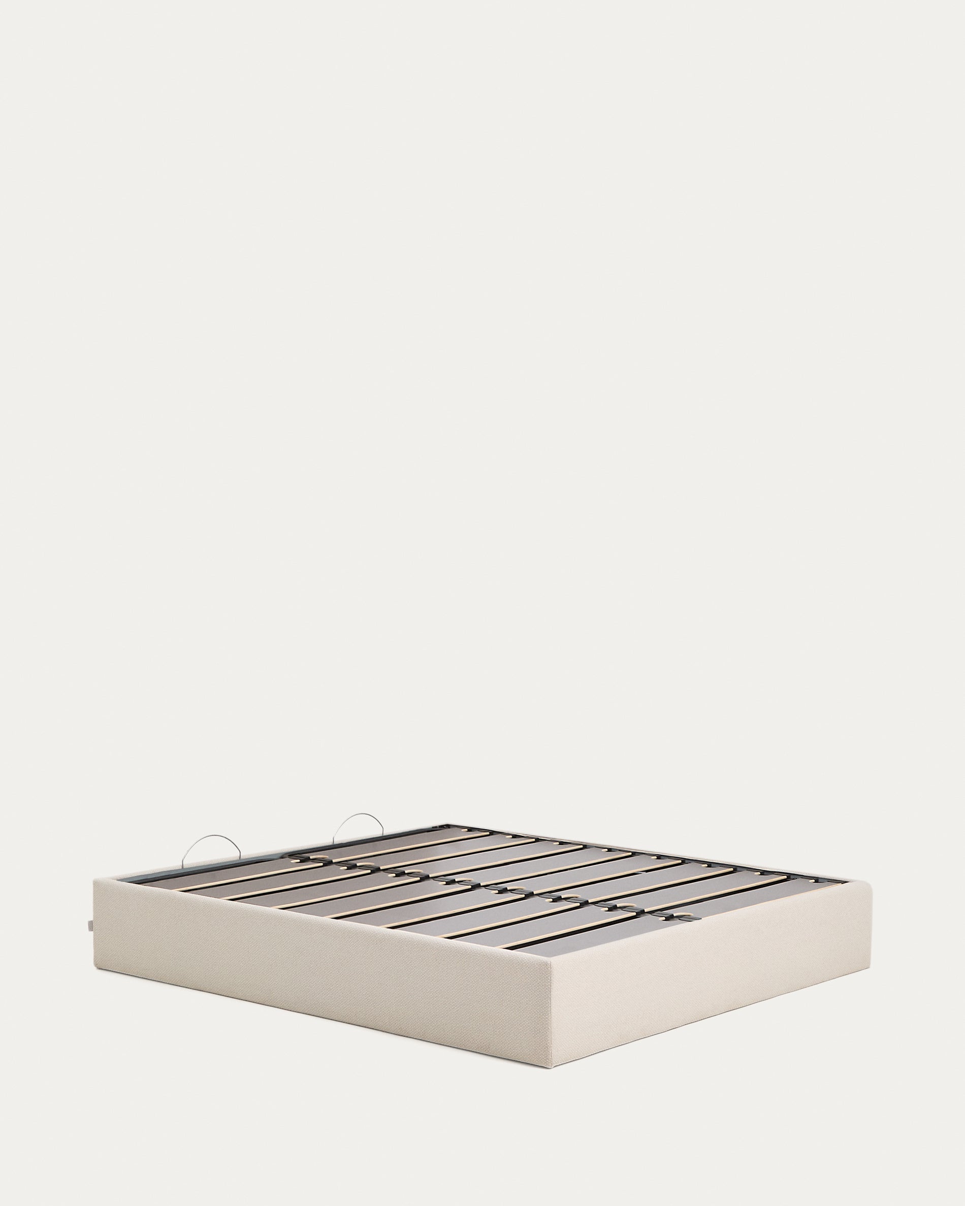 Abziehbares, aufklappbares Bett mit Stauraum Nelzi für Matratzengröße 180 x 200 cm in ecrufarbener Chenille, 100 % FSC in Ecru präsentiert im Onlineshop von KAQTU Design AG. Bett ist von Kave Home